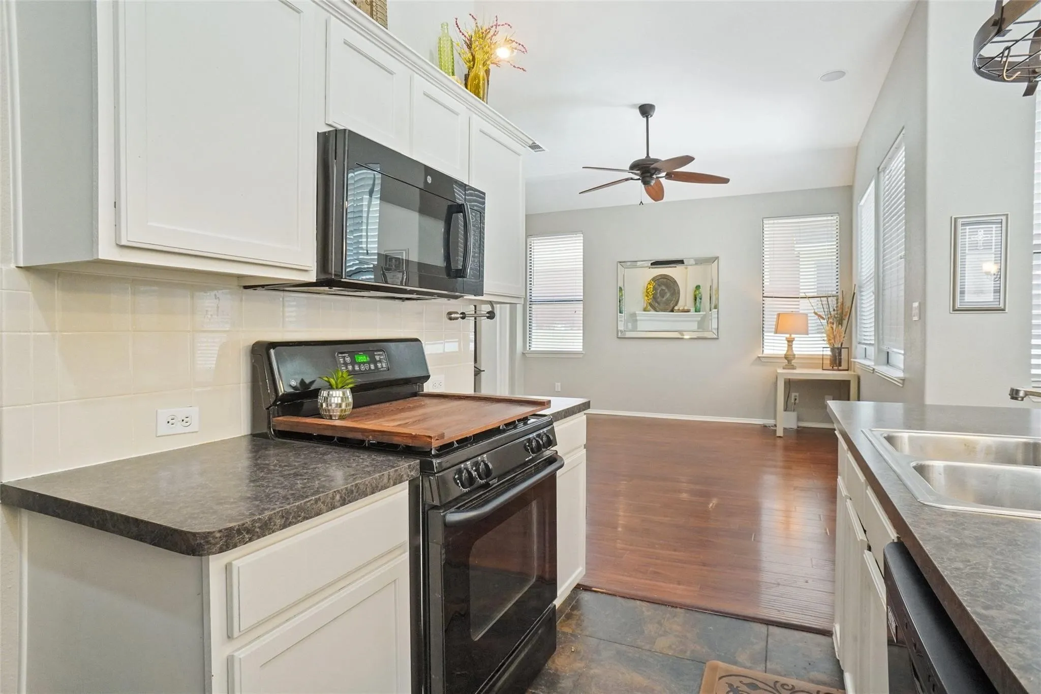 Single Family Residence For Sale in Denton County , 1716 Spanish Moss Way, Savannah, Texas 76227, 3 Bedroom, 2 Bathroom, 2 Garage spaces, 1,542 Sqft, built in 2004, mls#21203765, Real Estate Agent in Savannah, Homes For Sale in Denton county, Homes For Sale in Savannah, Realtor in Savannah Texas, Real Estate Brokerage Independent Realty Texas, Luminita Cordes Realtor