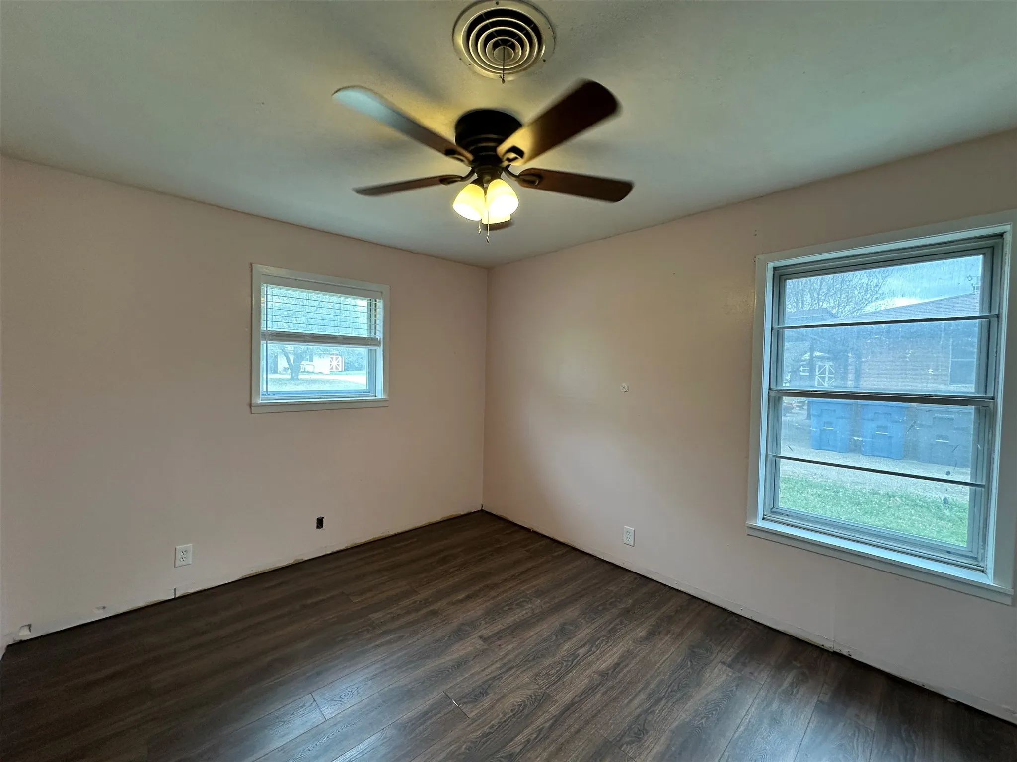 Single Family Residence For Sale in Hill County , 108 Beard Drive, Itasca, Texas 76055, 3 Bedroom, 2 Bathroom, 2 Garage spaces, 1,872 Sqft, built in 1990, Preowned, mls#21203770, Real Estate Agent in Itasca, Homes For Sale in Hill county, Homes For Sale in Itasca, Realtor in Itasca Texas, Real Estate Brokerage Independent Realty Texas, Luminita Cordes Realtor