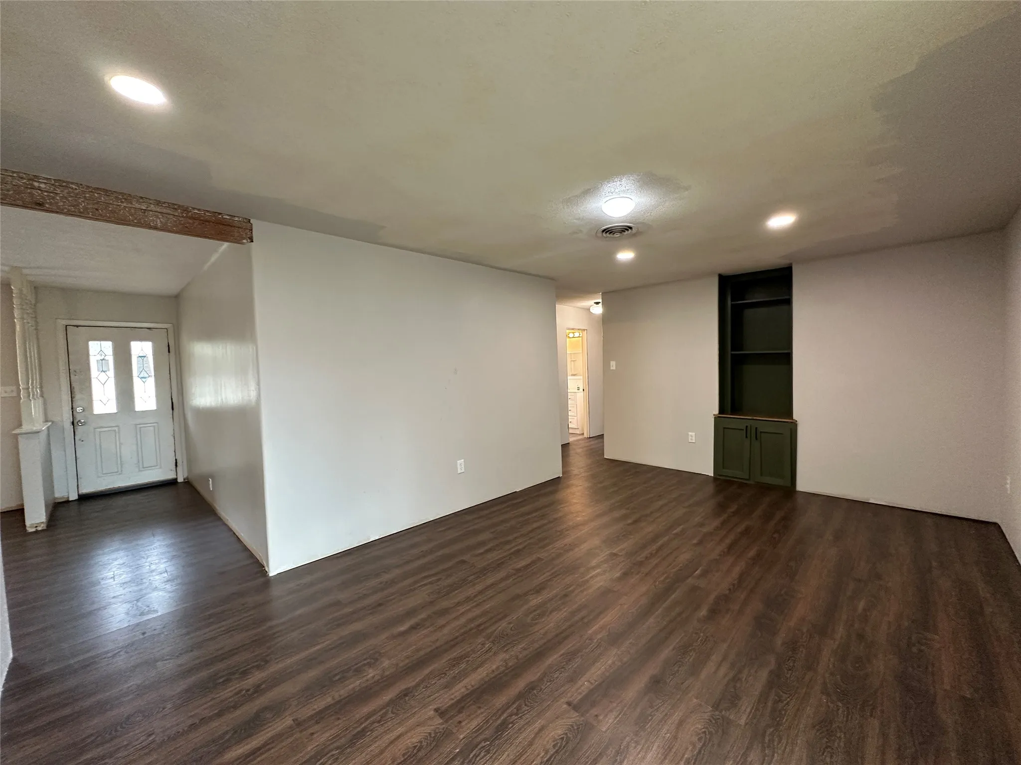 Single Family Residence For Sale in Hill County , 108 Beard Drive, Itasca, Texas 76055, 3 Bedroom, 2 Bathroom, 2 Garage spaces, 1,872 Sqft, built in 1990, Preowned, mls#21203770, Real Estate Agent in Itasca, Homes For Sale in Hill county, Homes For Sale in Itasca, Realtor in Itasca Texas, Real Estate Brokerage Independent Realty Texas, Luminita Cordes Realtor