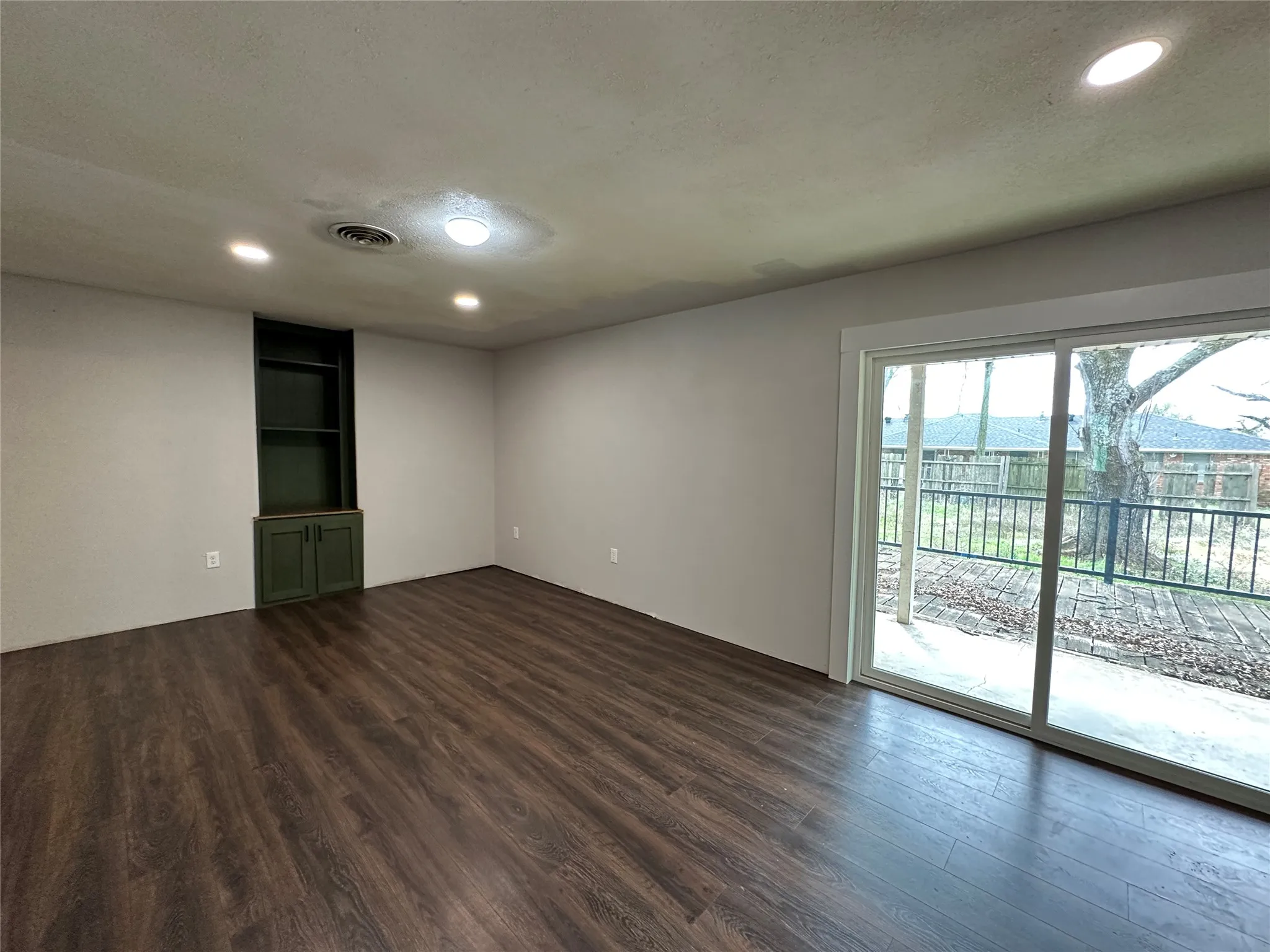 Single Family Residence For Sale in Hill County , 108 Beard Drive, Itasca, Texas 76055, 3 Bedroom, 2 Bathroom, 2 Garage spaces, 1,872 Sqft, built in 1990, Preowned, mls#21203770, Real Estate Agent in Itasca, Homes For Sale in Hill county, Homes For Sale in Itasca, Realtor in Itasca Texas, Real Estate Brokerage Independent Realty Texas, Luminita Cordes Realtor