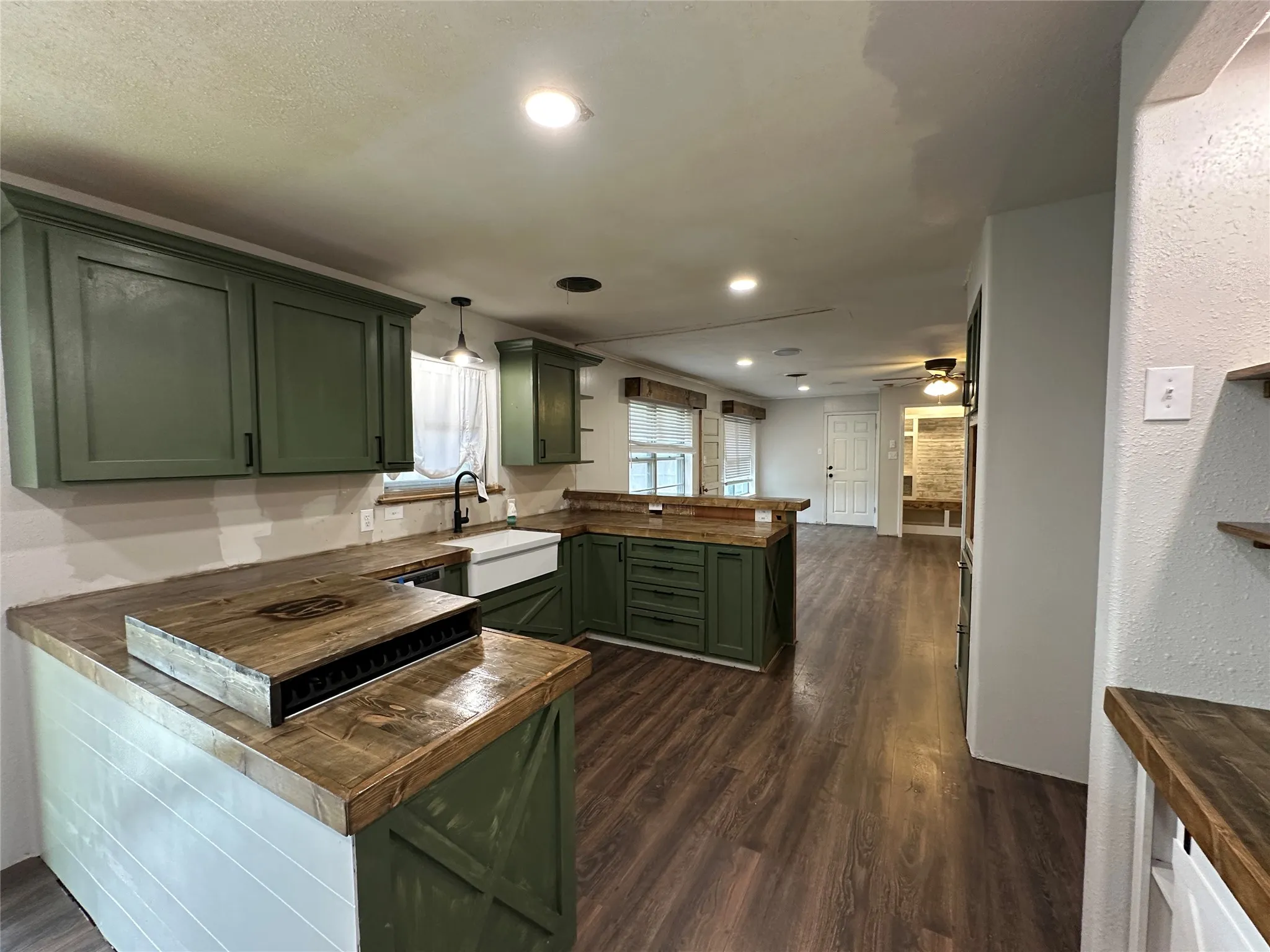 Single Family Residence For Sale in Hill County , 108 Beard Drive, Itasca, Texas 76055, 3 Bedroom, 2 Bathroom, 2 Garage spaces, 1,872 Sqft, built in 1990, Preowned, mls#21203770, Real Estate Agent in Itasca, Homes For Sale in Hill county, Homes For Sale in Itasca, Realtor in Itasca Texas, Real Estate Brokerage Independent Realty Texas, Luminita Cordes Realtor