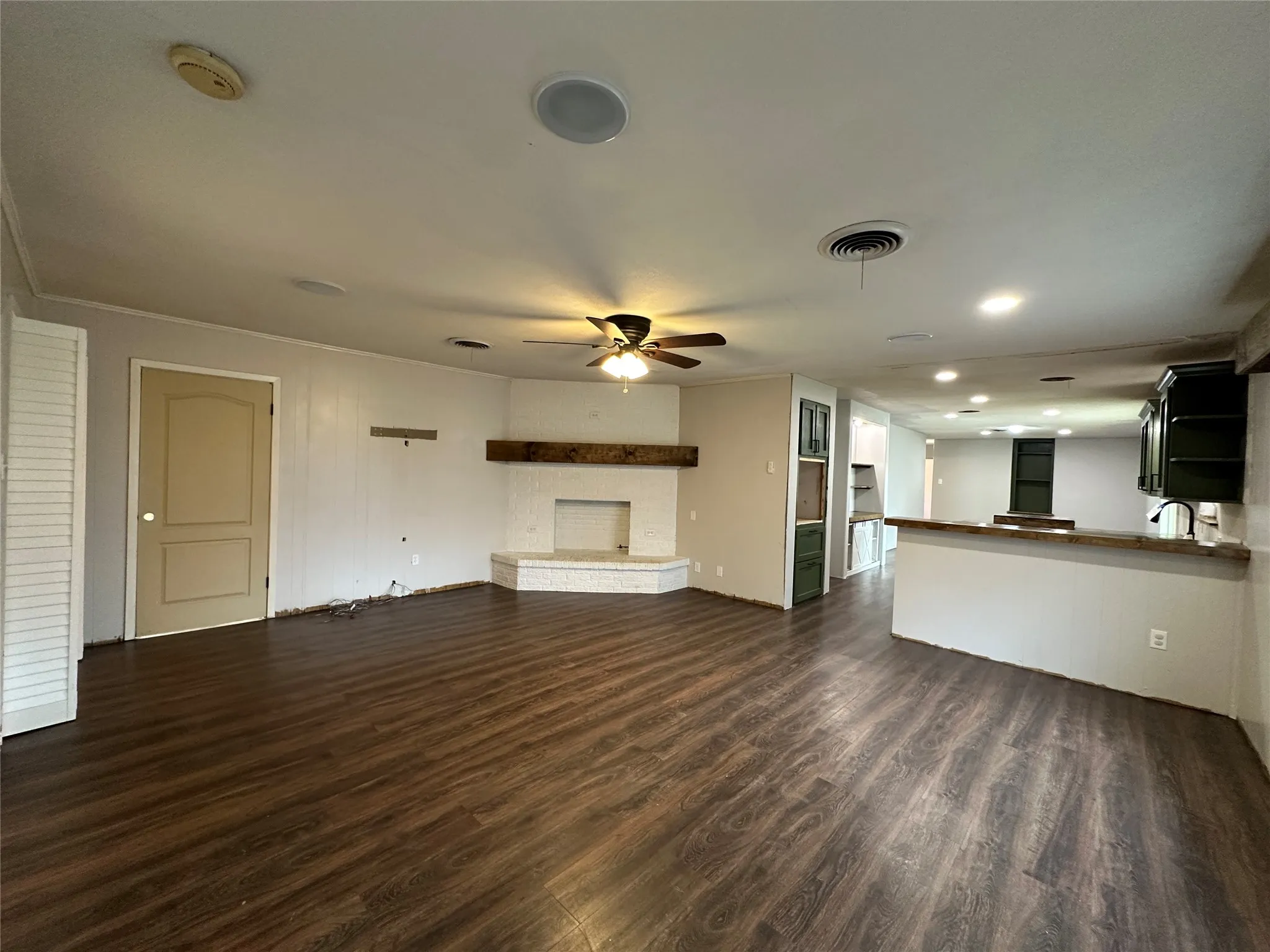 Single Family Residence For Sale in Hill County , 108 Beard Drive, Itasca, Texas 76055, 3 Bedroom, 2 Bathroom, 2 Garage spaces, 1,872 Sqft, built in 1990, Preowned, mls#21203770, Real Estate Agent in Itasca, Homes For Sale in Hill county, Homes For Sale in Itasca, Realtor in Itasca Texas, Real Estate Brokerage Independent Realty Texas, Luminita Cordes Realtor