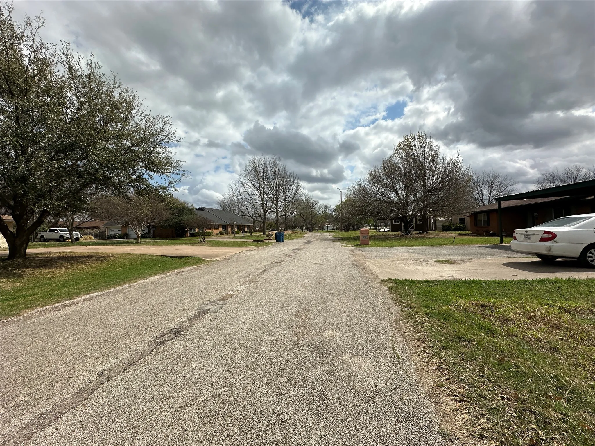 Single Family Residence For Sale in Hill County , 108 Beard Drive, Itasca, Texas 76055, 3 Bedroom, 2 Bathroom, 2 Garage spaces, 1,872 Sqft, built in 1990, Preowned, mls#21203770, Real Estate Agent in Itasca, Homes For Sale in Hill county, Homes For Sale in Itasca, Realtor in Itasca Texas, Real Estate Brokerage Independent Realty Texas, Luminita Cordes Realtor
