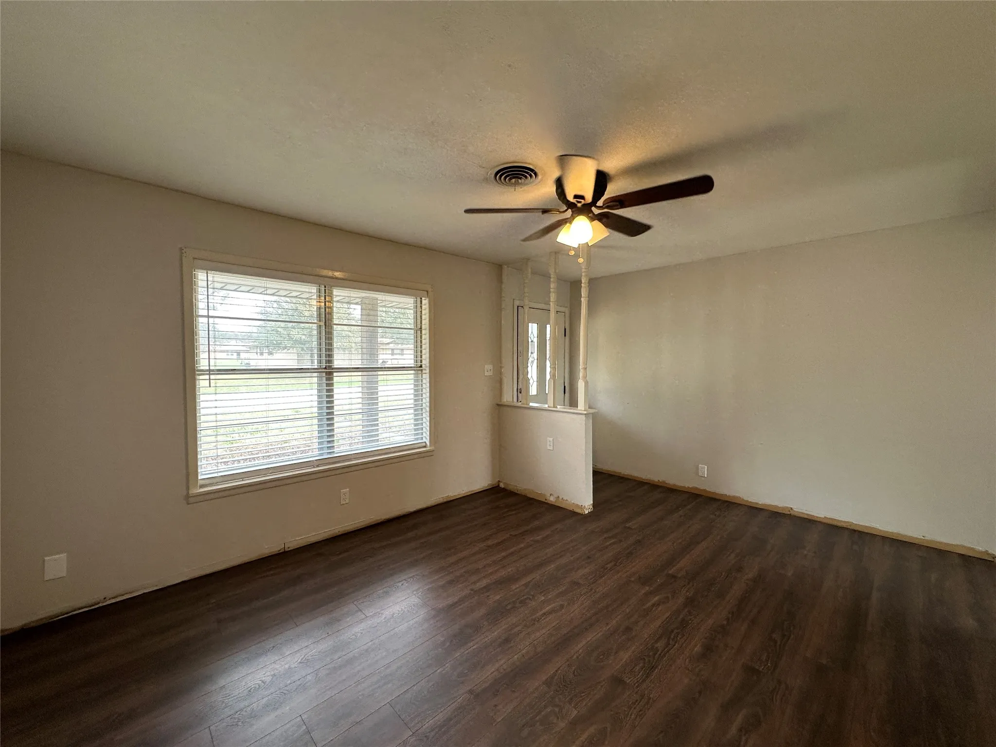 Single Family Residence For Sale in Hill County , 108 Beard Drive, Itasca, Texas 76055, 3 Bedroom, 2 Bathroom, 2 Garage spaces, 1,872 Sqft, built in 1990, Preowned, mls#21203770, Real Estate Agent in Itasca, Homes For Sale in Hill county, Homes For Sale in Itasca, Realtor in Itasca Texas, Real Estate Brokerage Independent Realty Texas, Luminita Cordes Realtor