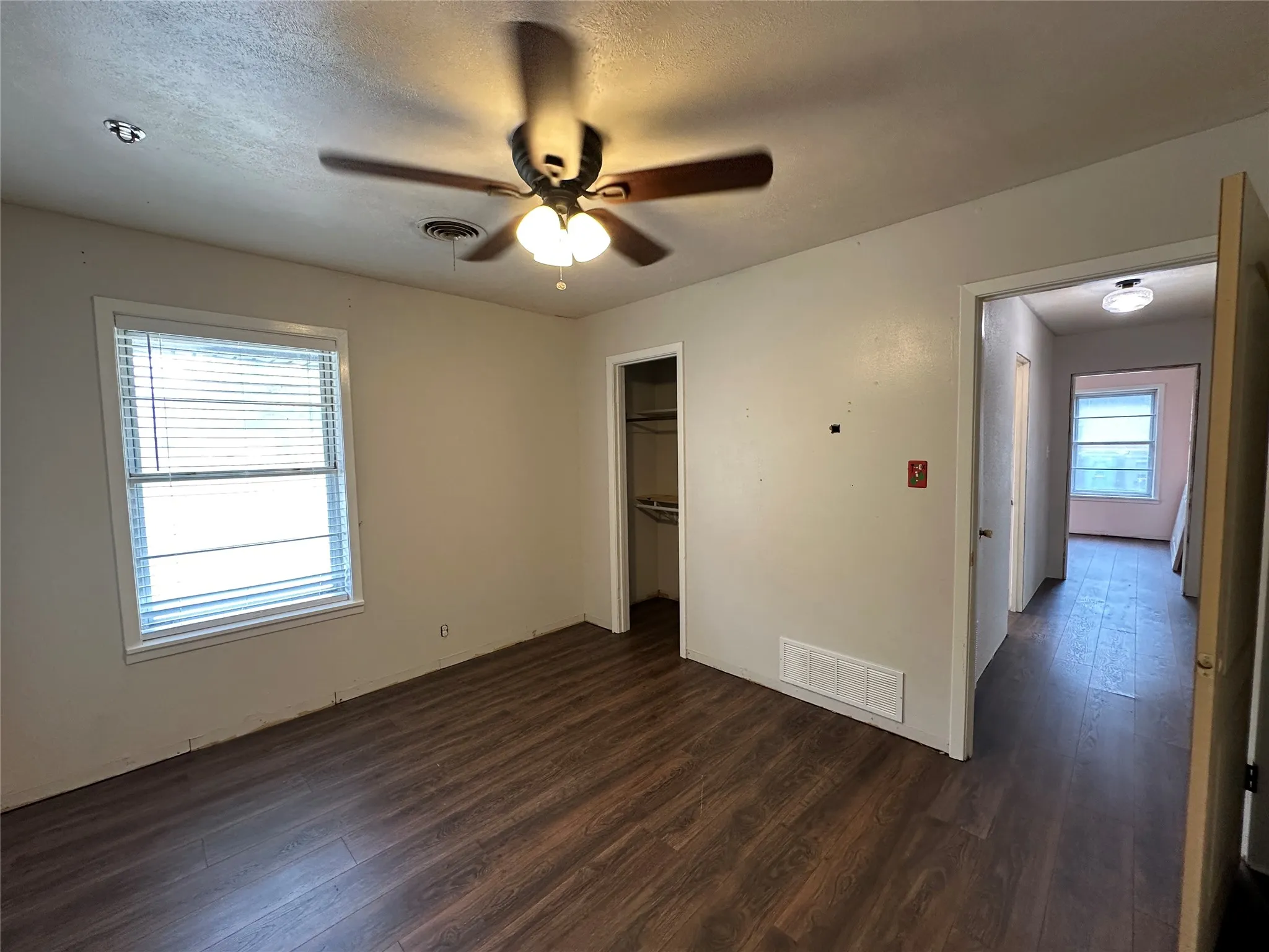 Single Family Residence For Sale in Hill County , 108 Beard Drive, Itasca, Texas 76055, 3 Bedroom, 2 Bathroom, 2 Garage spaces, 1,872 Sqft, built in 1990, Preowned, mls#21203770, Real Estate Agent in Itasca, Homes For Sale in Hill county, Homes For Sale in Itasca, Realtor in Itasca Texas, Real Estate Brokerage Independent Realty Texas, Luminita Cordes Realtor