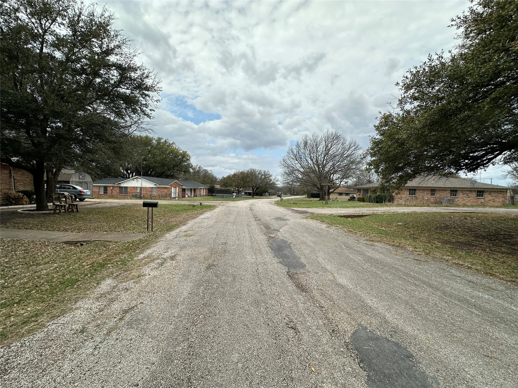 Single Family Residence For Sale in Hill County , 108 Beard Drive, Itasca, Texas 76055, 3 Bedroom, 2 Bathroom, 2 Garage spaces, 1,872 Sqft, built in 1990, Preowned, mls#21203770, Real Estate Agent in Itasca, Homes For Sale in Hill county, Homes For Sale in Itasca, Realtor in Itasca Texas, Real Estate Brokerage Independent Realty Texas, Luminita Cordes Realtor