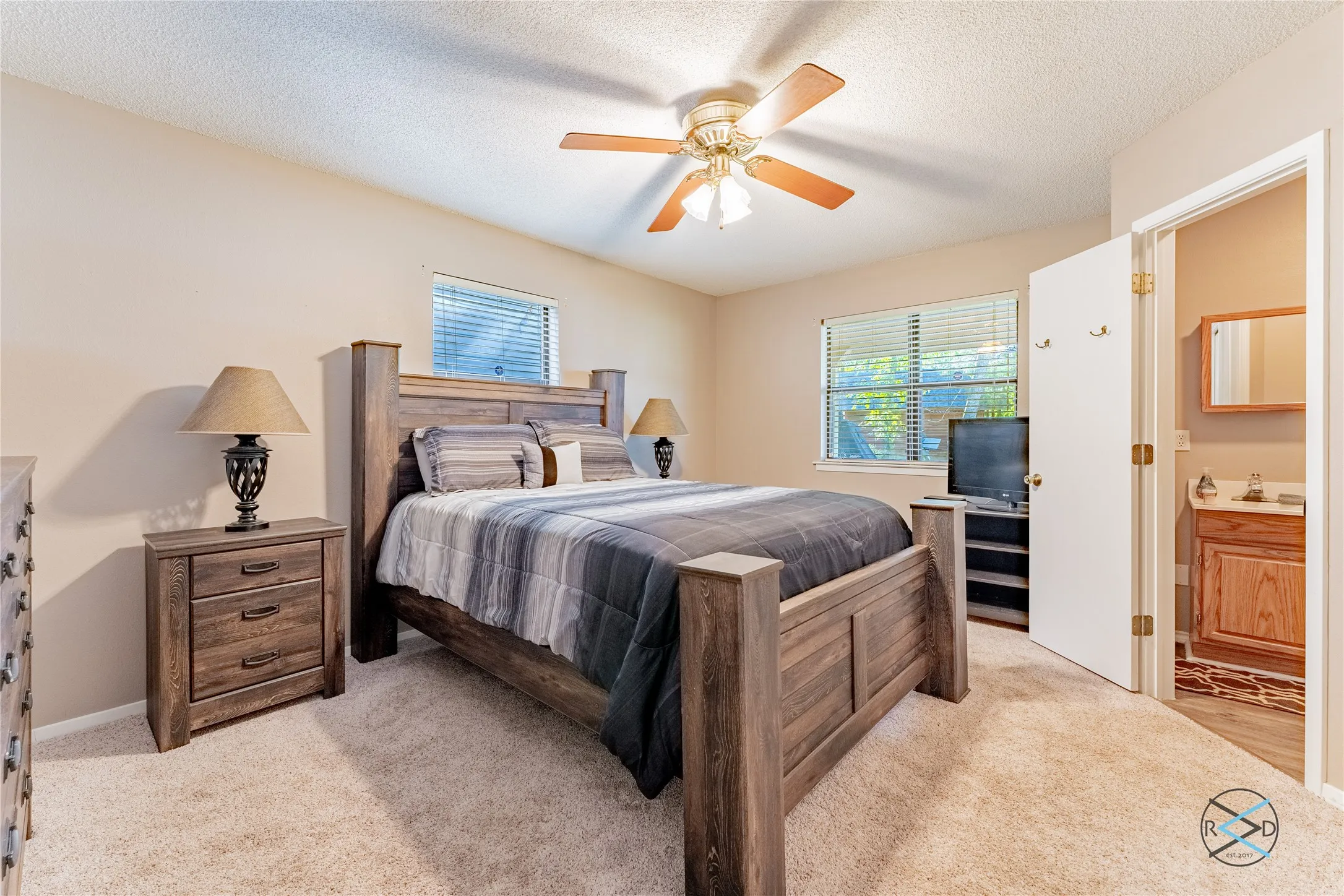 Single Family Residence For Sale in Henderson County , 7179 Lance Lane, Eustace, Texas 75124, 3 Bedroom, 2 Bathroom, 2 Garage spaces, 1,341 Sqft, built in 1988, Preowned, mls#21203812, Real Estate Agent in Eustace, Homes For Sale in Henderson county, Homes For Sale in Eustace, Realtor in Eustace Texas, Real Estate Brokerage Independent Realty Texas, Luminita Cordes Realtor