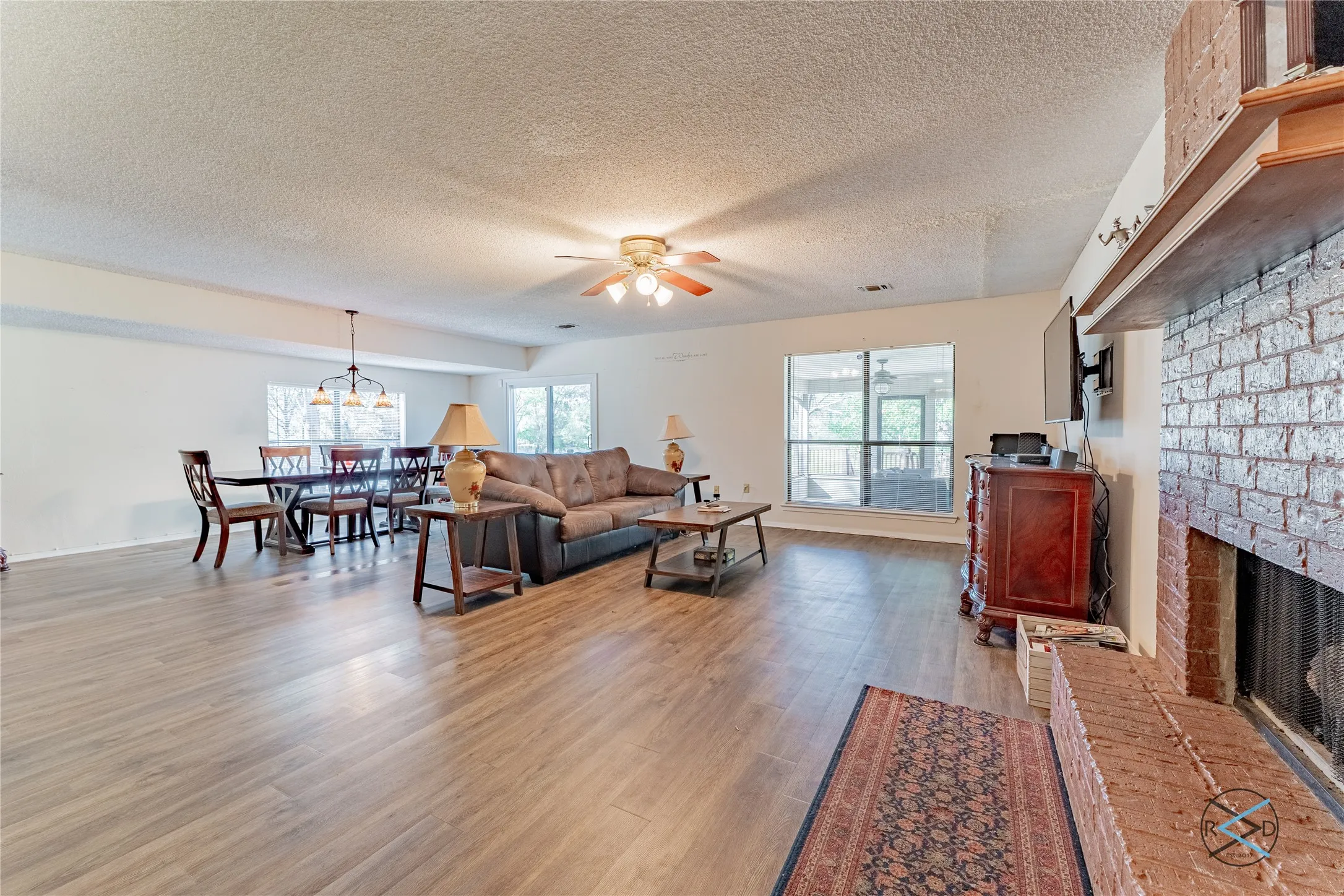Single Family Residence For Sale in Henderson County , 7179 Lance Lane, Eustace, Texas 75124, 3 Bedroom, 2 Bathroom, 2 Garage spaces, 1,341 Sqft, built in 1988, Preowned, mls#21203812, Real Estate Agent in Eustace, Homes For Sale in Henderson county, Homes For Sale in Eustace, Realtor in Eustace Texas, Real Estate Brokerage Independent Realty Texas, Luminita Cordes Realtor