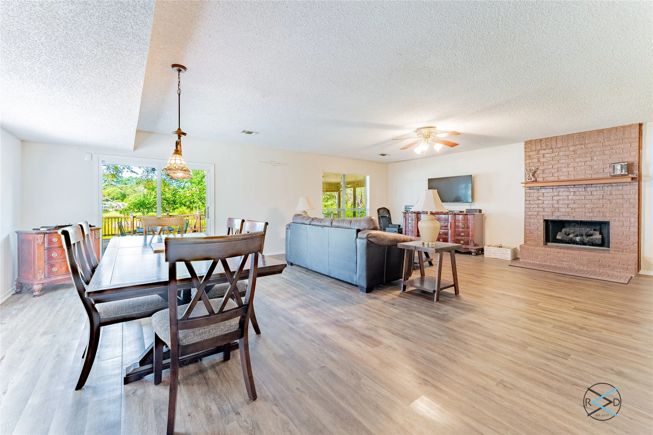Single Family Residence For Sale in Henderson County , 7179 Lance Lane, Eustace, Texas 75124, 3 Bedroom, 2 Bathroom, 2 Garage spaces, 1,341 Sqft, built in 1988, Preowned, mls#21203812, Real Estate Agent in Eustace, Homes For Sale in Henderson county, Homes For Sale in Eustace, Realtor in Eustace Texas, Real Estate Brokerage Independent Realty Texas, Luminita Cordes Realtor