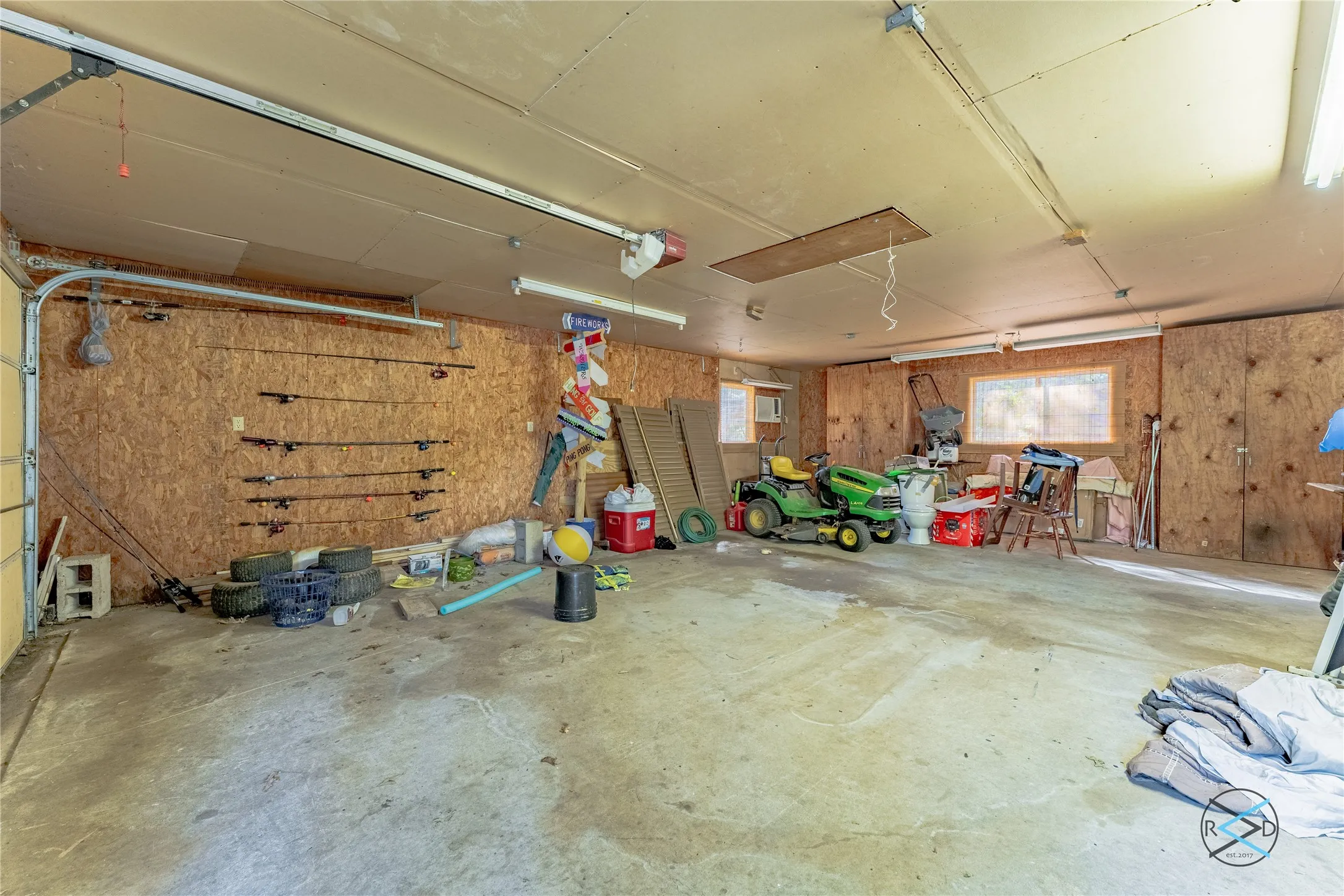 Single Family Residence For Sale in Henderson County , 7179 Lance Lane, Eustace, Texas 75124, 3 Bedroom, 2 Bathroom, 2 Garage spaces, 1,341 Sqft, built in 1988, Preowned, mls#21203812, Real Estate Agent in Eustace, Homes For Sale in Henderson county, Homes For Sale in Eustace, Realtor in Eustace Texas, Real Estate Brokerage Independent Realty Texas, Luminita Cordes Realtor
