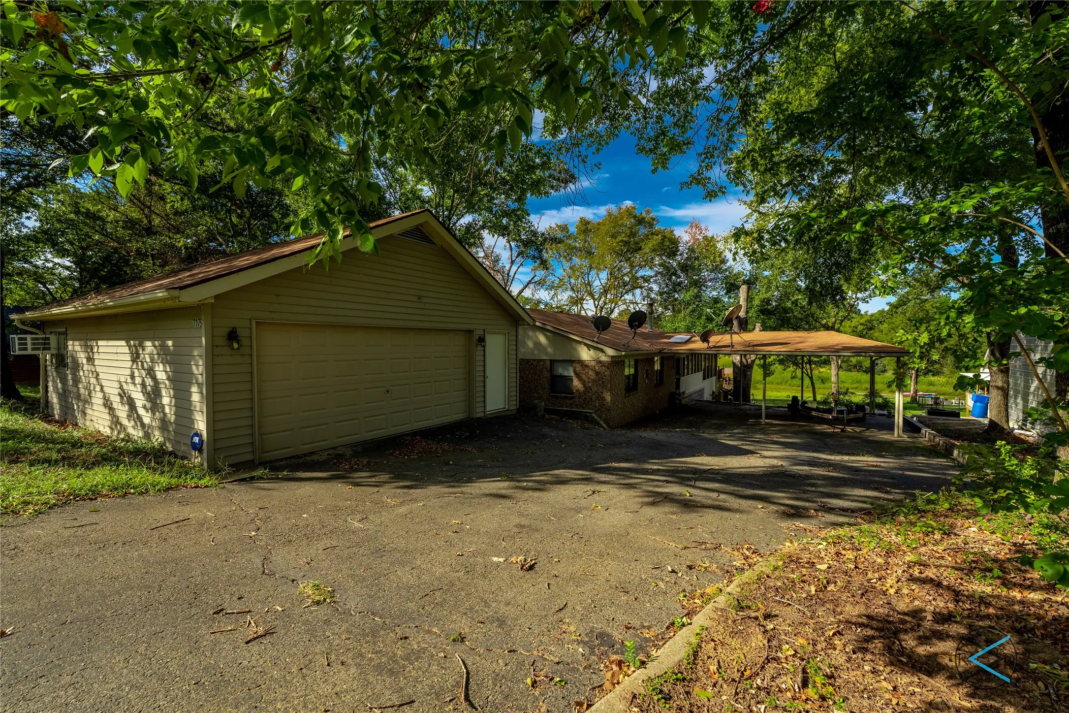 Single Family Residence For Sale in Henderson County , 7179 Lance Lane, Eustace, Texas 75124, 3 Bedroom, 2 Bathroom, 2 Garage spaces, 1,341 Sqft, built in 1988, Preowned, mls#21203812, Real Estate Agent in Eustace, Homes For Sale in Henderson county, Homes For Sale in Eustace, Realtor in Eustace Texas, Real Estate Brokerage Independent Realty Texas, Luminita Cordes Realtor