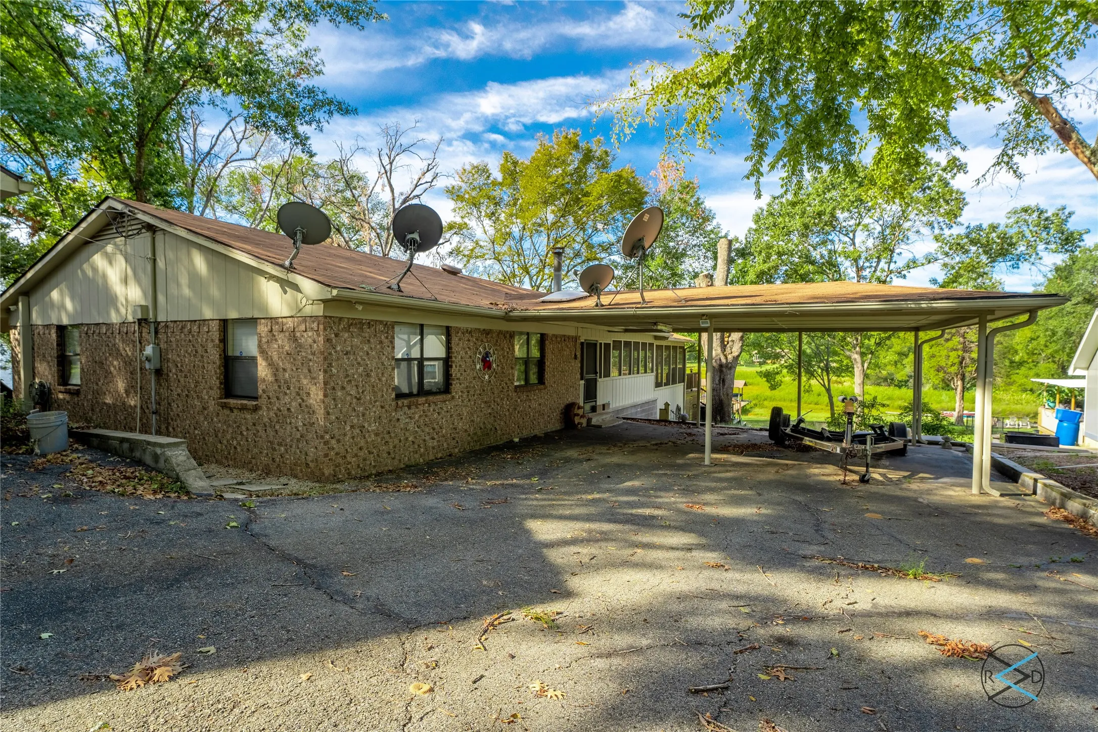 Single Family Residence For Sale in Henderson County , 7179 Lance Lane, Eustace, Texas 75124, 3 Bedroom, 2 Bathroom, 2 Garage spaces, 1,341 Sqft, built in 1988, Preowned, mls#21203812, Real Estate Agent in Eustace, Homes For Sale in Henderson county, Homes For Sale in Eustace, Realtor in Eustace Texas, Real Estate Brokerage Independent Realty Texas, Luminita Cordes Realtor