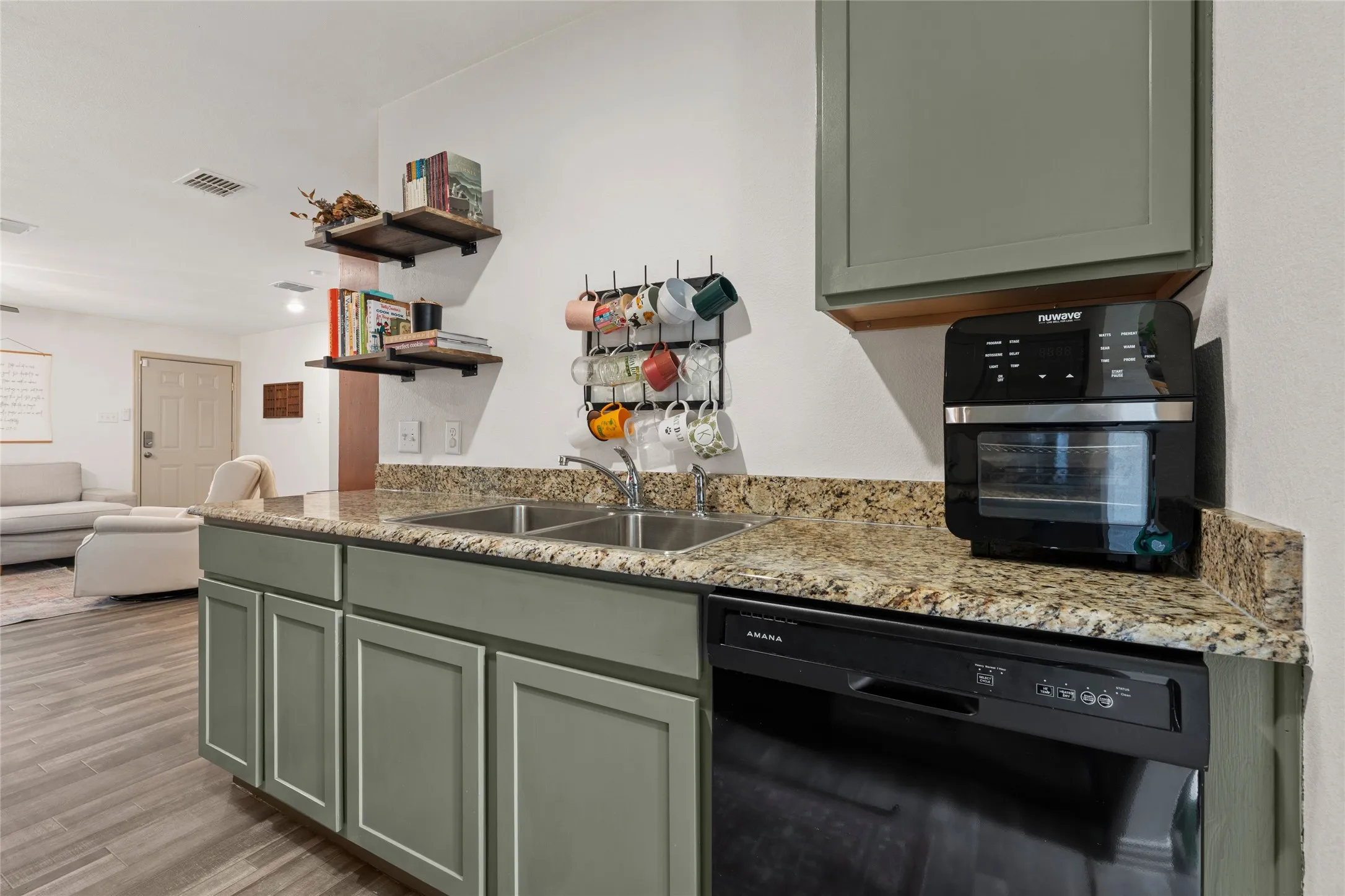 Single Family Residence For Sale in Mc Lennan County , 1124 N 13th Street, Waco, Texas 76707, 3 Bedroom, 2 Bathroom, Garage spaces, 1,136 Sqft, built in 2020, mls#21192663, Real Estate Agent in Waco, Homes For Sale in Mc Lennan county, Homes For Sale in Waco, Realtor in Waco Texas, Real Estate Brokerage Independent Realty Texas, Luminita Cordes Realtor