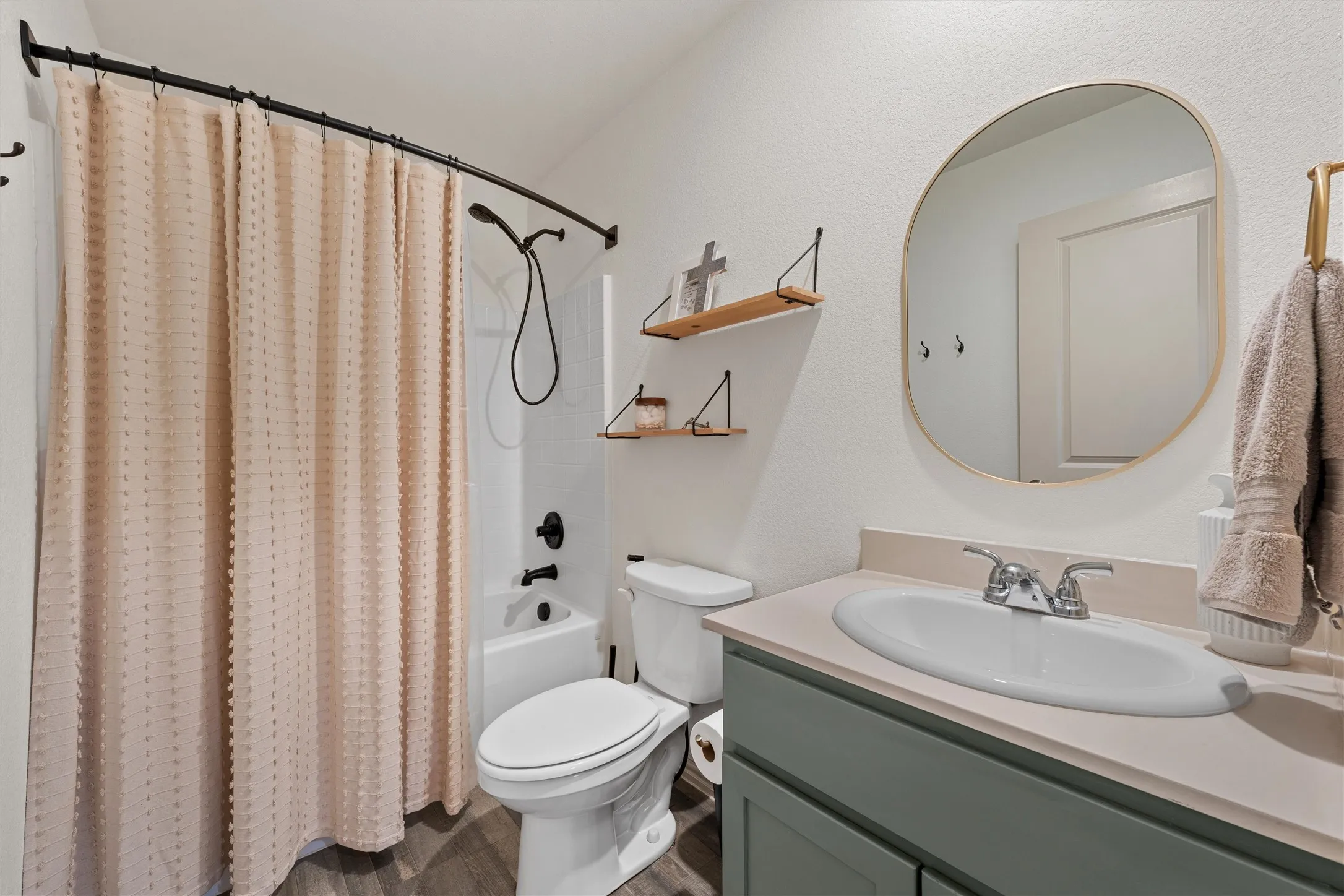 Single Family Residence For Sale in Mc Lennan County , 1124 N 13th Street, Waco, Texas 76707, 3 Bedroom, 2 Bathroom, Garage spaces, 1,136 Sqft, built in 2020, mls#21192663, Real Estate Agent in Waco, Homes For Sale in Mc Lennan county, Homes For Sale in Waco, Realtor in Waco Texas, Real Estate Brokerage Independent Realty Texas, Luminita Cordes Realtor