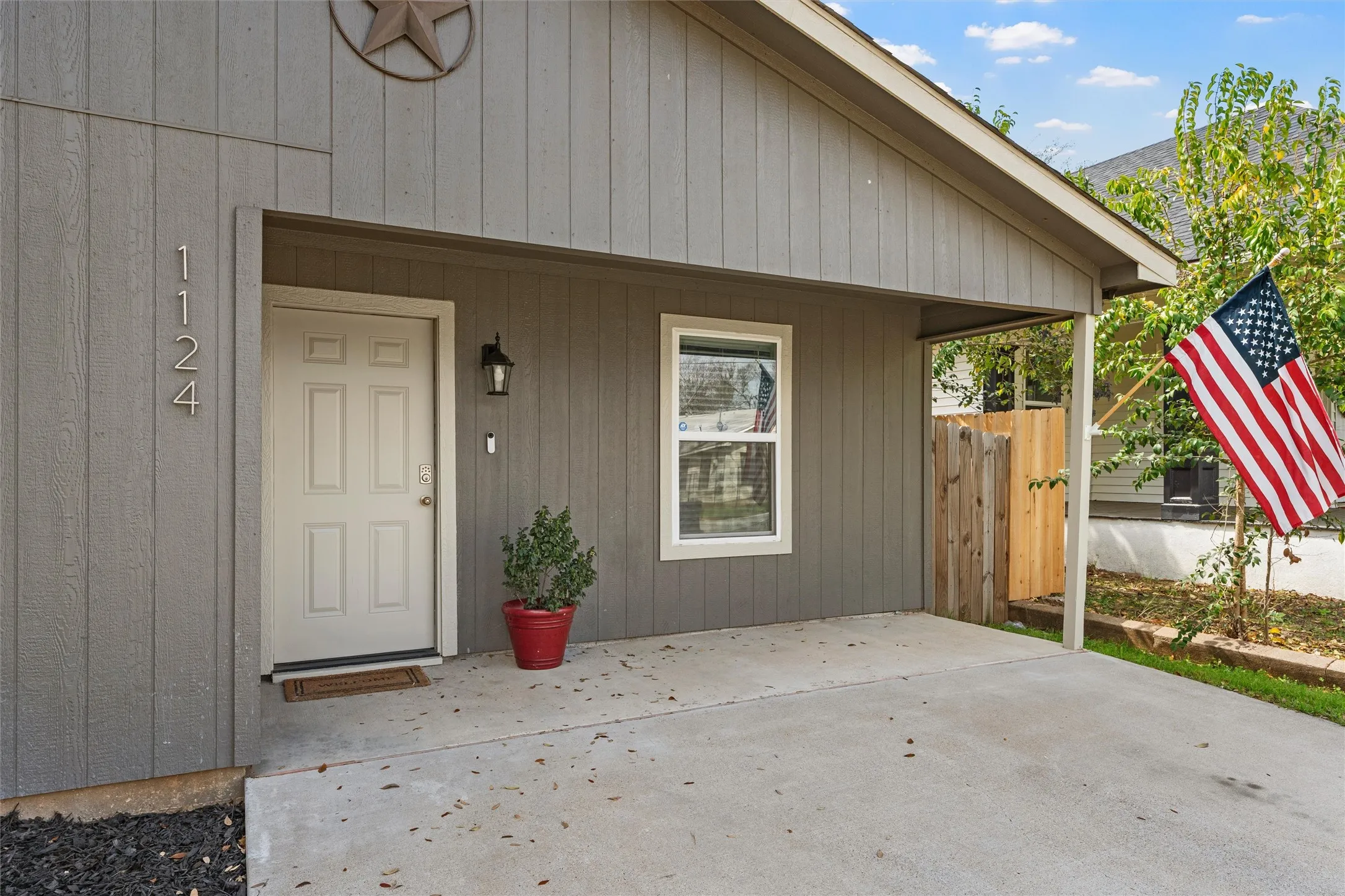 Single Family Residence For Sale in Mc Lennan County , 1124 N 13th Street, Waco, Texas 76707, 3 Bedroom, 2 Bathroom, Garage spaces, 1,136 Sqft, built in 2020, mls#21192663, Real Estate Agent in Waco, Homes For Sale in Mc Lennan county, Homes For Sale in Waco, Realtor in Waco Texas, Real Estate Brokerage Independent Realty Texas, Luminita Cordes Realtor