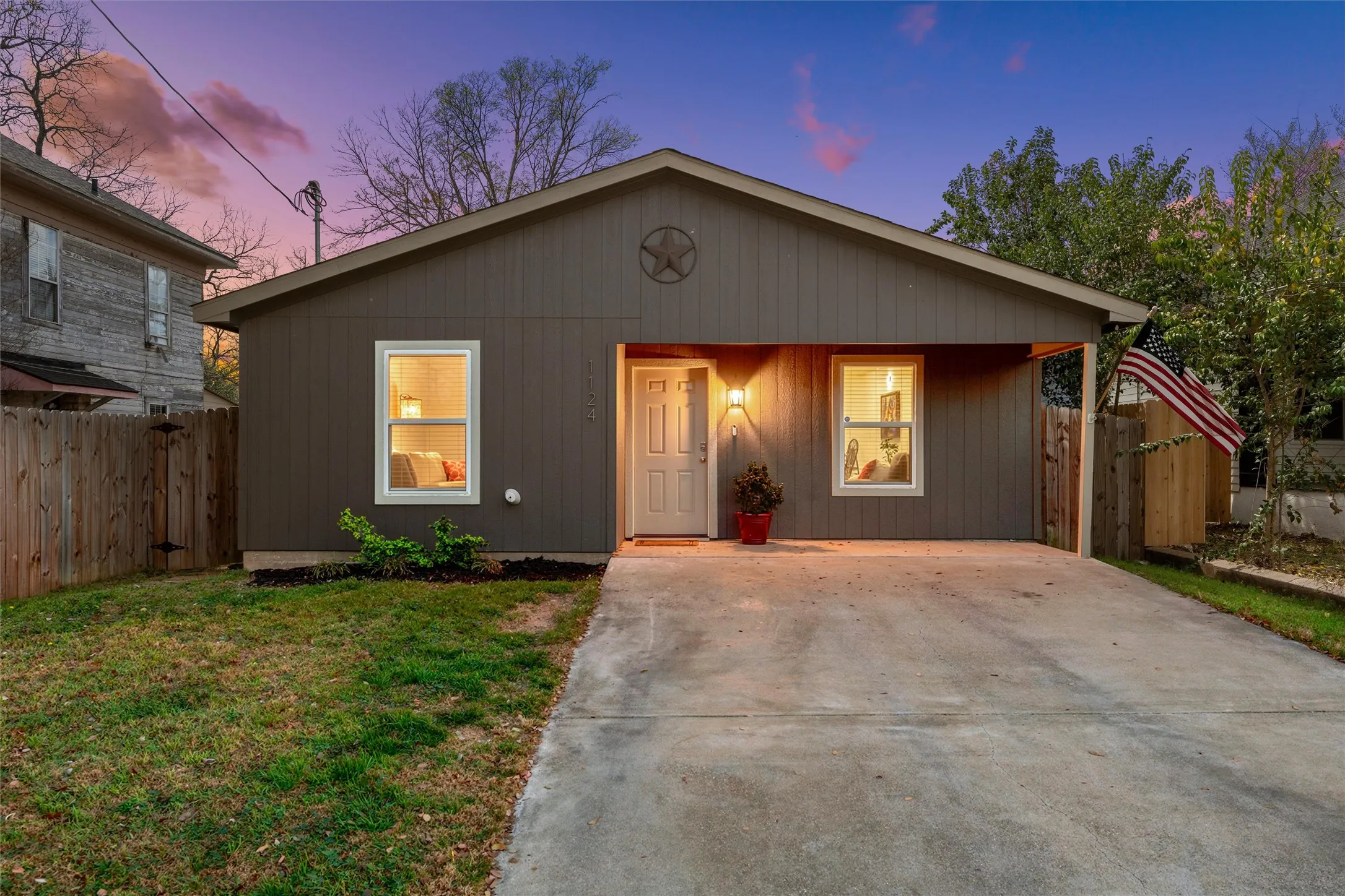Single Family Residence For Sale in Mc Lennan County , 1124 N 13th Street, Waco, Texas 76707, 3 Bedroom, 2 Bathroom, Garage spaces, 1,136 Sqft, built in 2020, mls#21192663, Real Estate Agent in Waco, Homes For Sale in Mc Lennan county, Homes For Sale in Waco, Realtor in Waco Texas, Real Estate Brokerage Independent Realty Texas, Luminita Cordes Realtor
