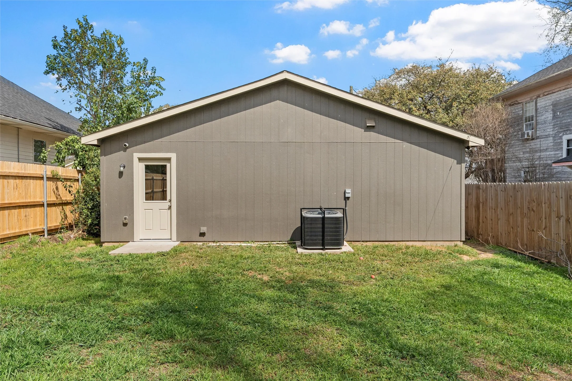 Single Family Residence For Sale in Mc Lennan County , 1124 N 13th Street, Waco, Texas 76707, 3 Bedroom, 2 Bathroom, Garage spaces, 1,136 Sqft, built in 2020, mls#21192663, Real Estate Agent in Waco, Homes For Sale in Mc Lennan county, Homes For Sale in Waco, Realtor in Waco Texas, Real Estate Brokerage Independent Realty Texas, Luminita Cordes Realtor