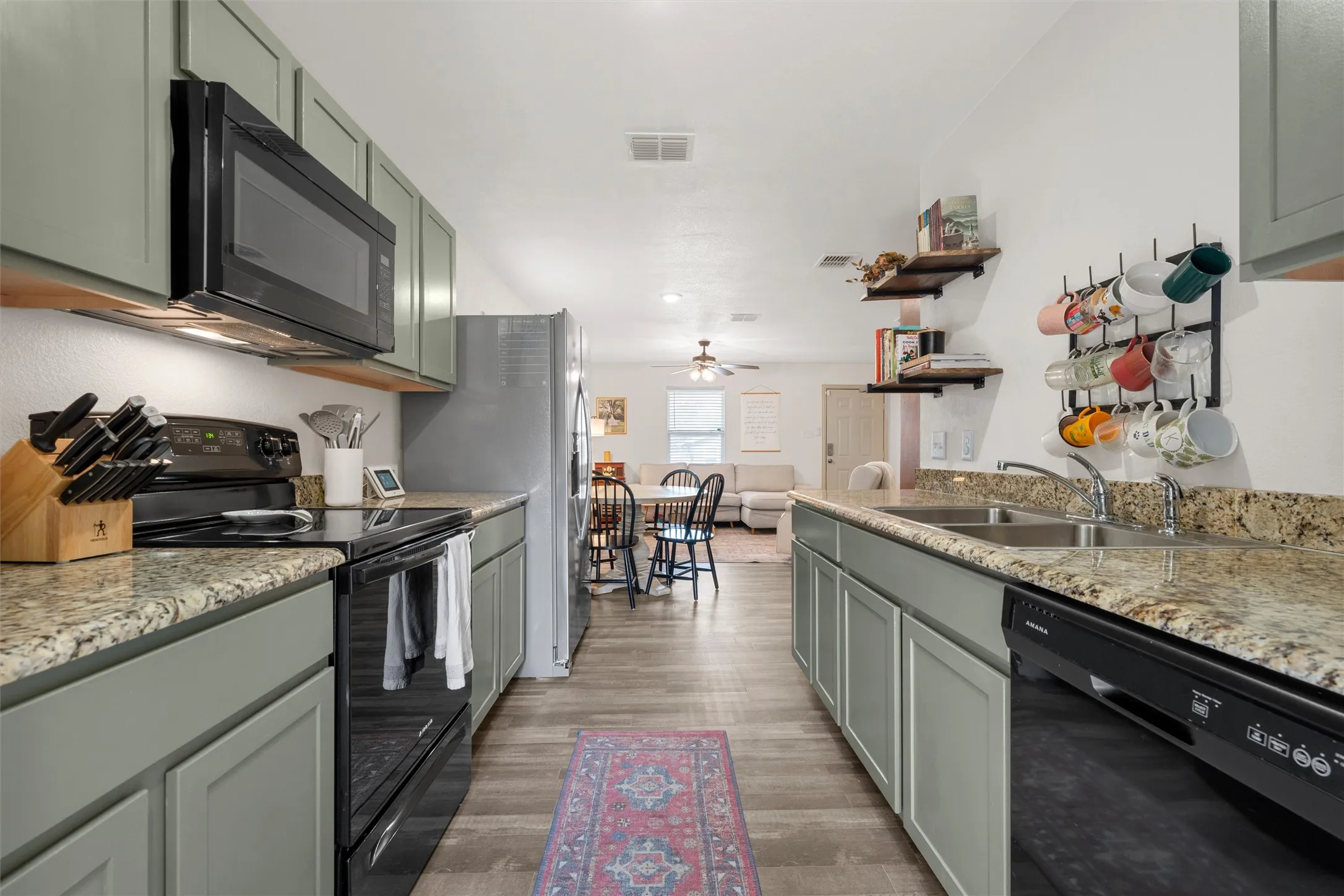 Single Family Residence For Sale in Mc Lennan County , 1124 N 13th Street, Waco, Texas 76707, 3 Bedroom, 2 Bathroom, Garage spaces, 1,136 Sqft, built in 2020, mls#21192663, Real Estate Agent in Waco, Homes For Sale in Mc Lennan county, Homes For Sale in Waco, Realtor in Waco Texas, Real Estate Brokerage Independent Realty Texas, Luminita Cordes Realtor