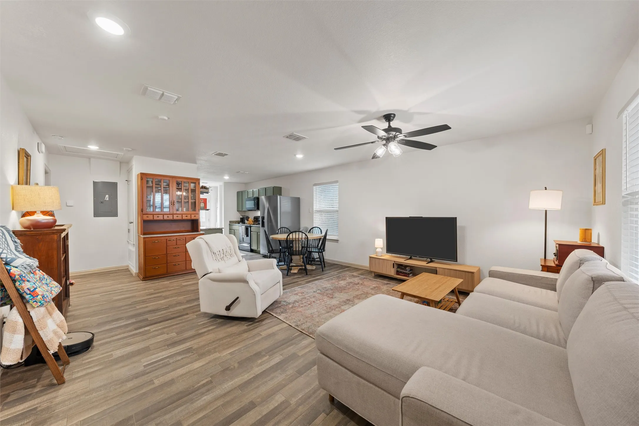 Single Family Residence For Sale in Mc Lennan County , 1124 N 13th Street, Waco, Texas 76707, 3 Bedroom, 2 Bathroom, Garage spaces, 1,136 Sqft, built in 2020, mls#21192663, Real Estate Agent in Waco, Homes For Sale in Mc Lennan county, Homes For Sale in Waco, Realtor in Waco Texas, Real Estate Brokerage Independent Realty Texas, Luminita Cordes Realtor