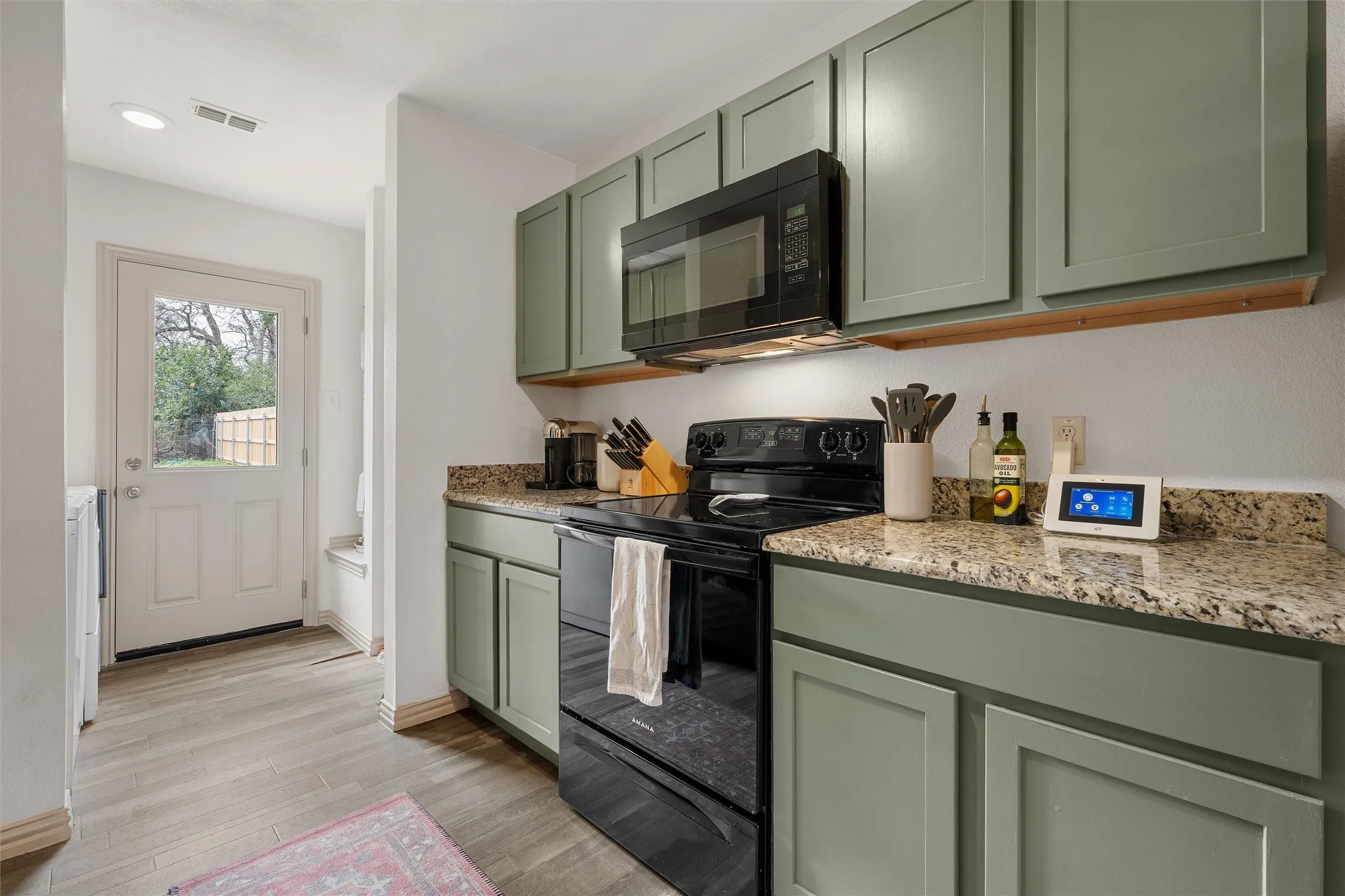 Single Family Residence For Sale in Mc Lennan County , 1124 N 13th Street, Waco, Texas 76707, 3 Bedroom, 2 Bathroom, Garage spaces, 1,136 Sqft, built in 2020, mls#21192663, Real Estate Agent in Waco, Homes For Sale in Mc Lennan county, Homes For Sale in Waco, Realtor in Waco Texas, Real Estate Brokerage Independent Realty Texas, Luminita Cordes Realtor
