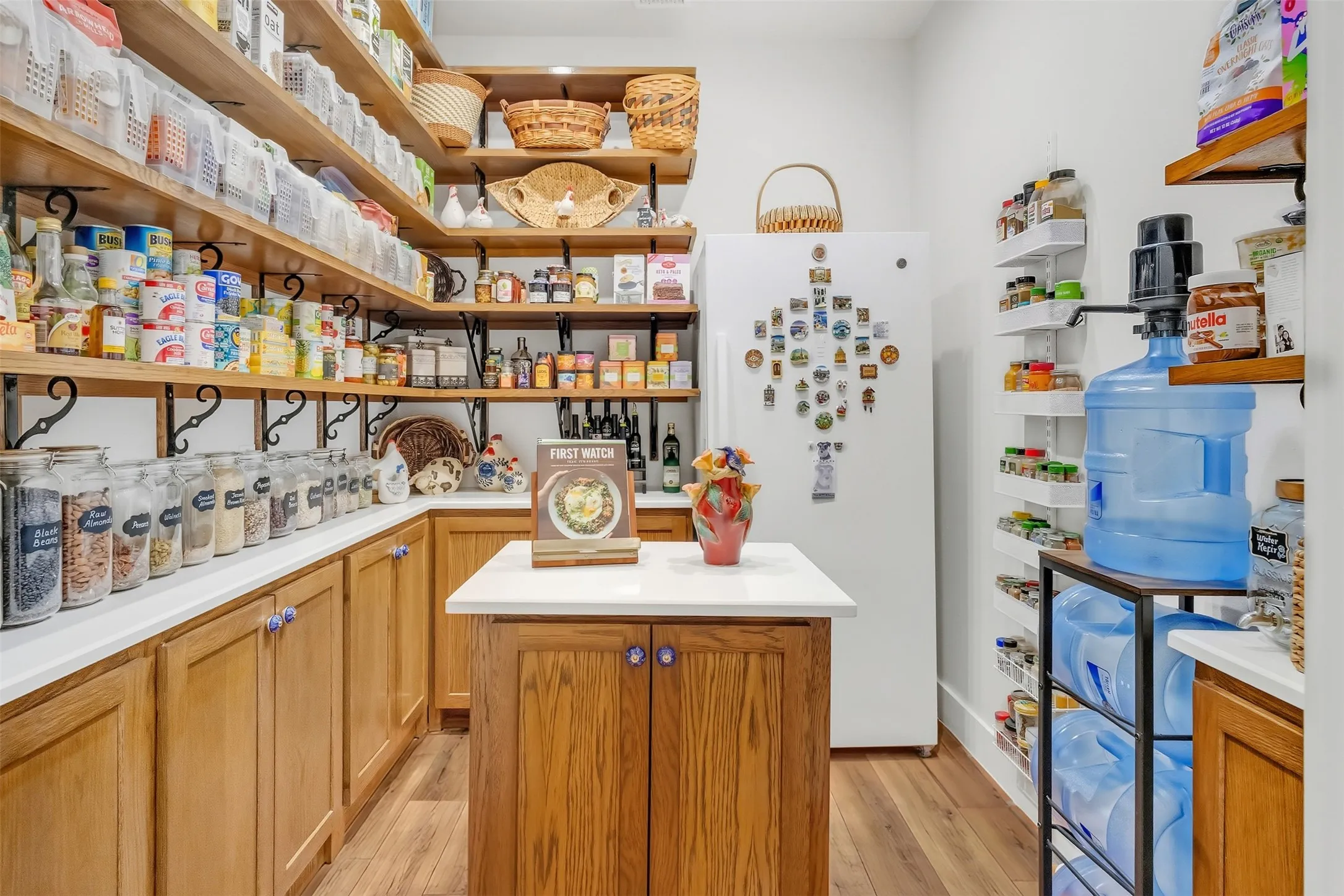 WALK-IN PANTRY WITH ISLAND