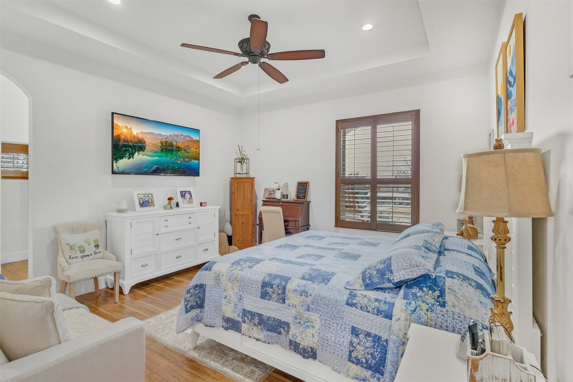 MASTER SUITE WITH TRY CEILING