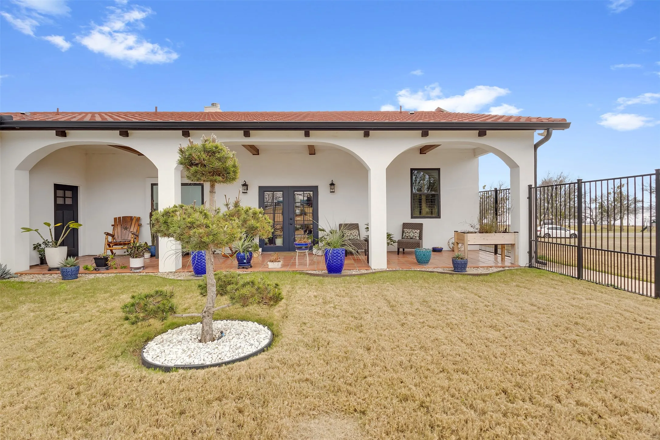 BACK COVERED PATIO