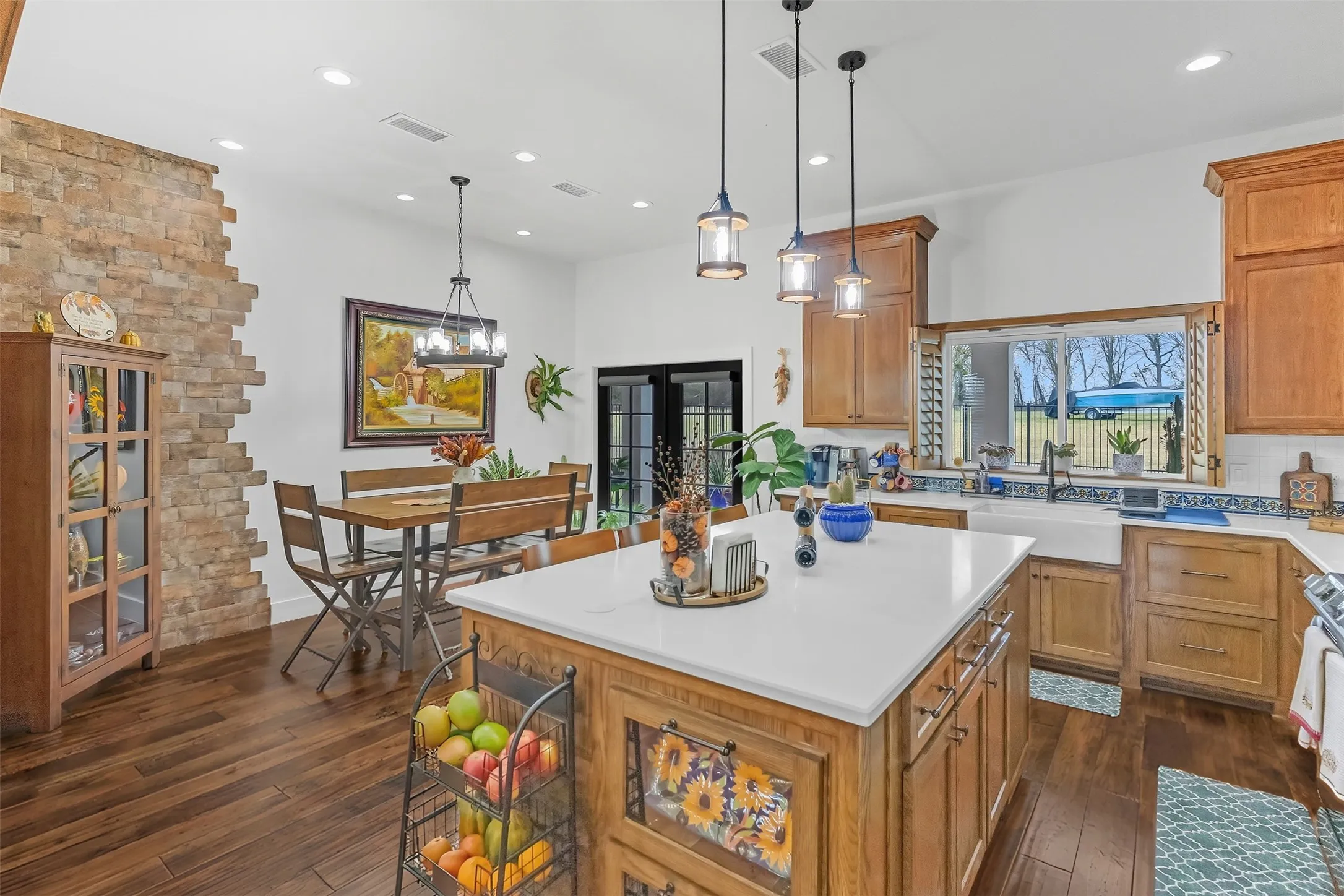 KITCHEN ISLAND