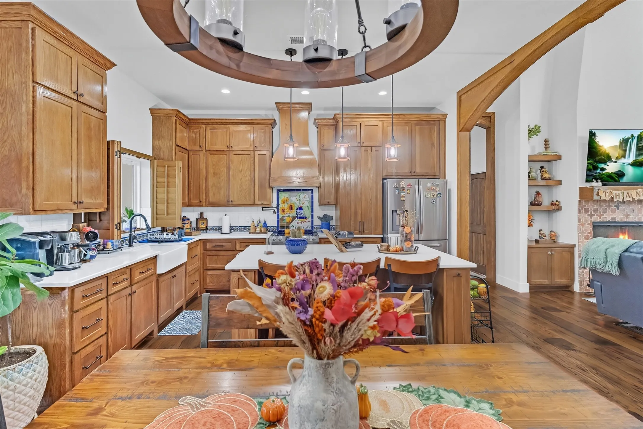 DIFFERENT VIEW OF THE KITCHEN