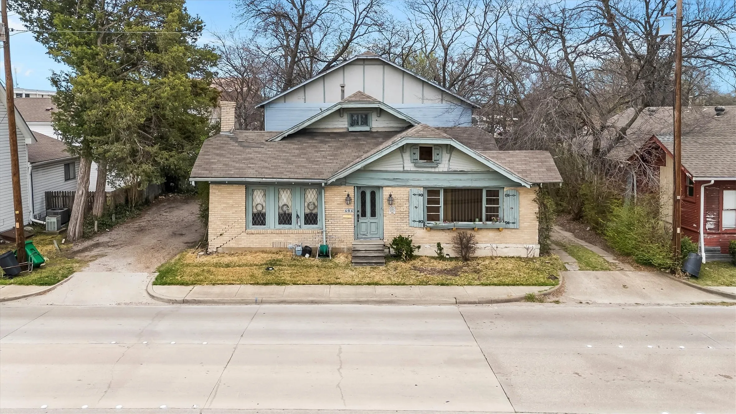 Single Family Residence For Sale in Dallas County , 406 S Bryan Belt Line, Mesquite, Texas 75149, 5 Bedroom, 3 Bathroom, Garage spaces, 2,312 Sqft, built in 1940, mls#21203862, Real Estate Agent in Mesquite, Homes For Sale in Dallas county, Homes For Sale in Mesquite, Realtor in Mesquite Texas, Real Estate Brokerage Independent Realty Texas, Luminita Cordes Realtor