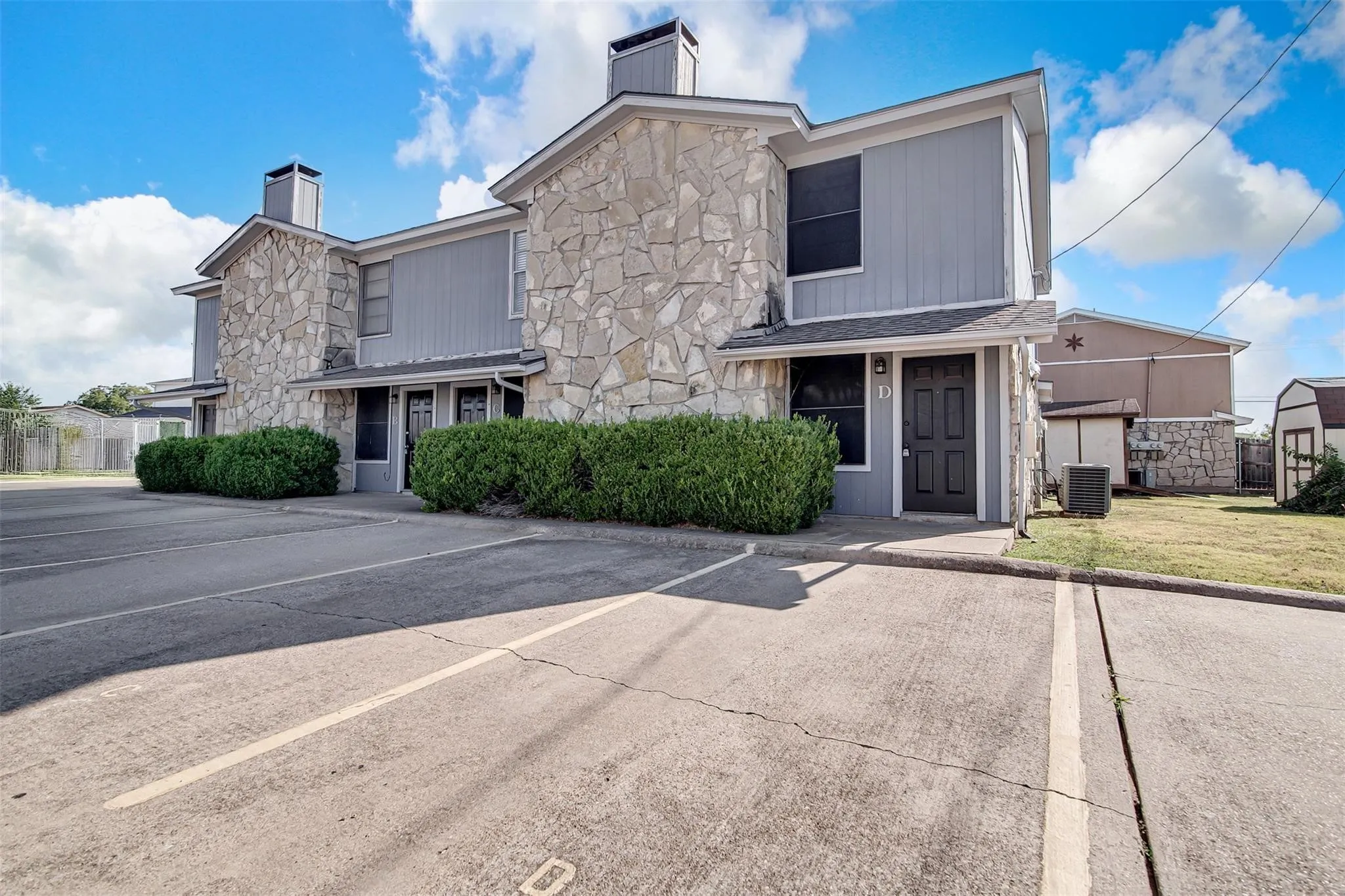 Quadruplex For Sale in Johnson County , 1403 Courtney Place, Cleburne, Texas 76033, 8 Bedroom, 8 Bathroom, Garage spaces, 0 Sqft, built in 1983, Preowned, mls#21189077, Real Estate Agent in Cleburne, Homes For Sale in Johnson county, Homes For Sale in Cleburne, Realtor in Cleburne Texas, Real Estate Brokerage Independent Realty Texas, Luminita Cordes Realtor