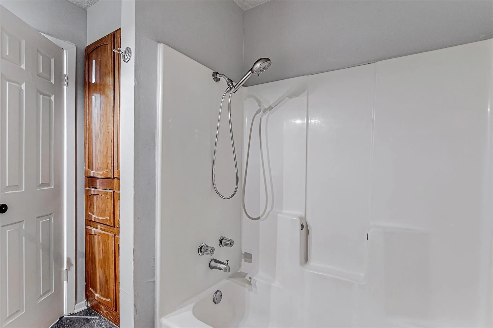 Upstairs full bathroom