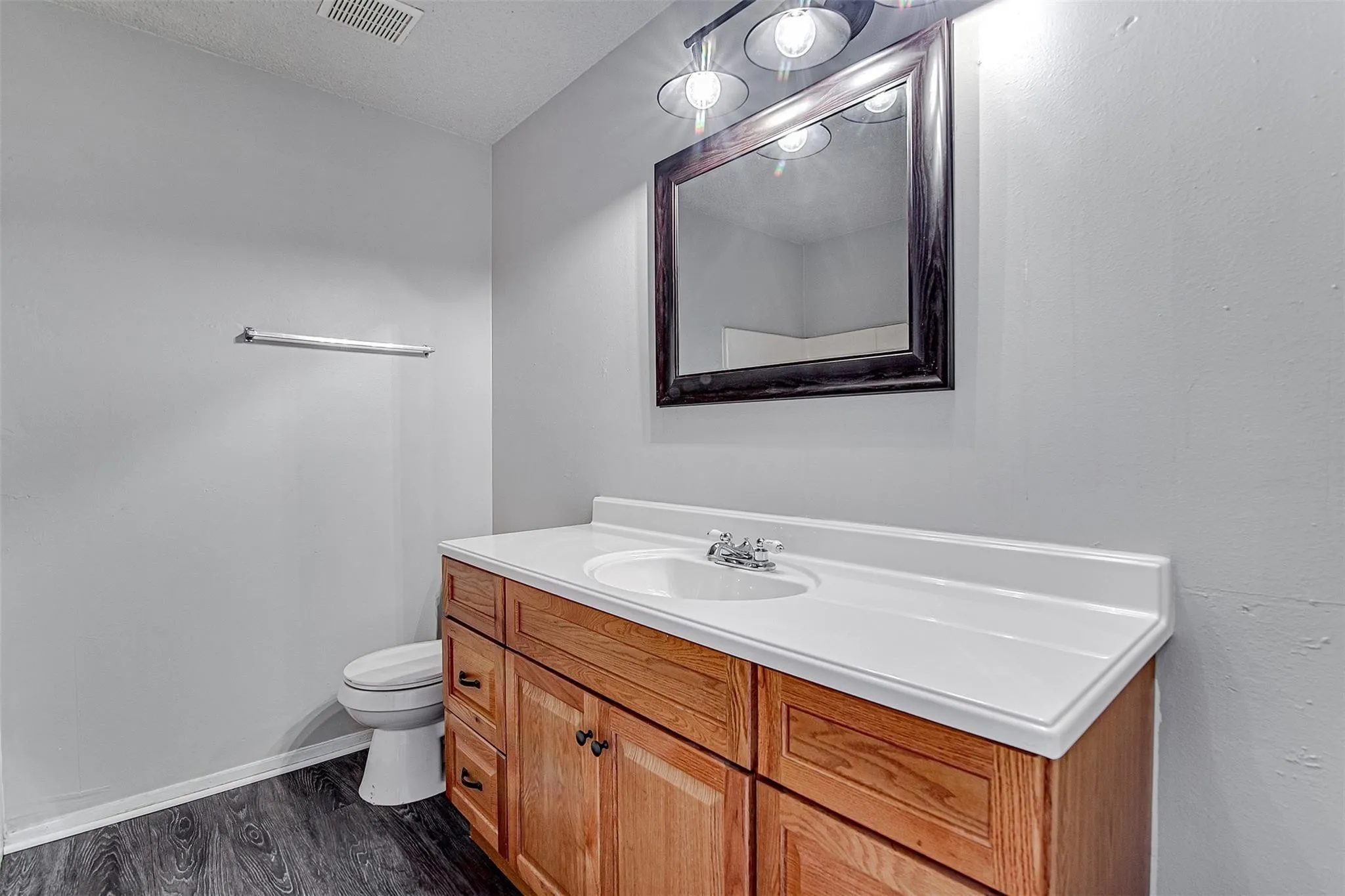 Upstairs full bathroom