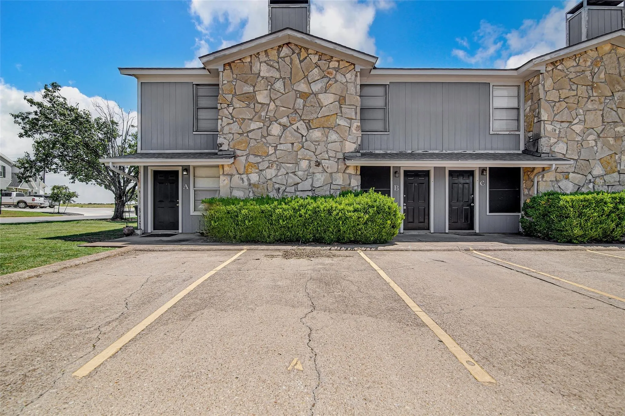 Quadruplex For Sale in Johnson County , 1403 Courtney Place, Cleburne, Texas 76033, 8 Bedroom, 8 Bathroom, Garage spaces, 0 Sqft, built in 1983, Preowned, mls#21189077, Real Estate Agent in Cleburne, Homes For Sale in Johnson county, Homes For Sale in Cleburne, Realtor in Cleburne Texas, Real Estate Brokerage Independent Realty Texas, Luminita Cordes Realtor