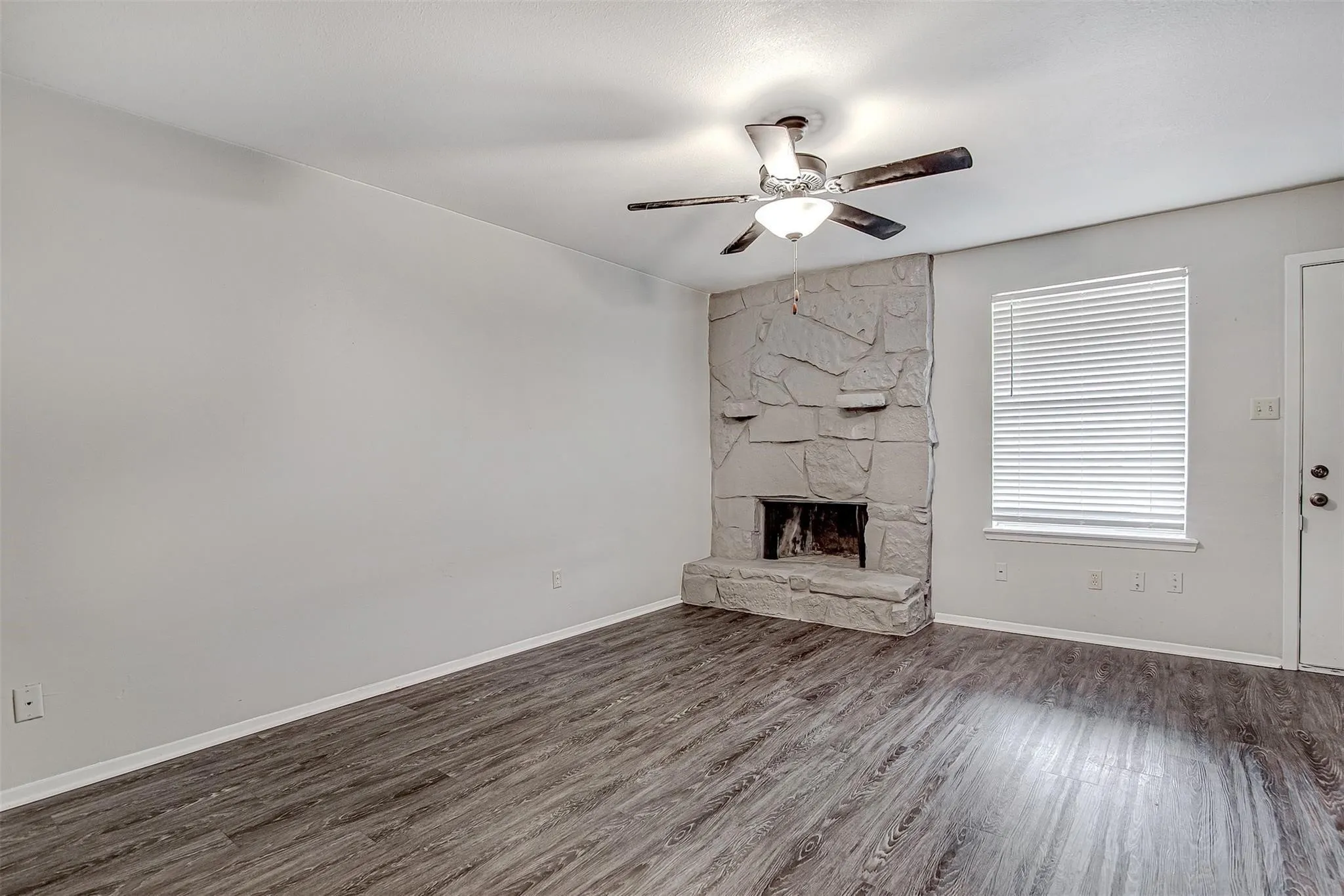 Quadruplex For Sale in Johnson County , 1403 Courtney Place, Cleburne, Texas 76033, 8 Bedroom, 8 Bathroom, Garage spaces, 0 Sqft, built in 1983, Preowned, mls#21189077, Real Estate Agent in Cleburne, Homes For Sale in Johnson county, Homes For Sale in Cleburne, Realtor in Cleburne Texas, Real Estate Brokerage Independent Realty Texas, Luminita Cordes Realtor