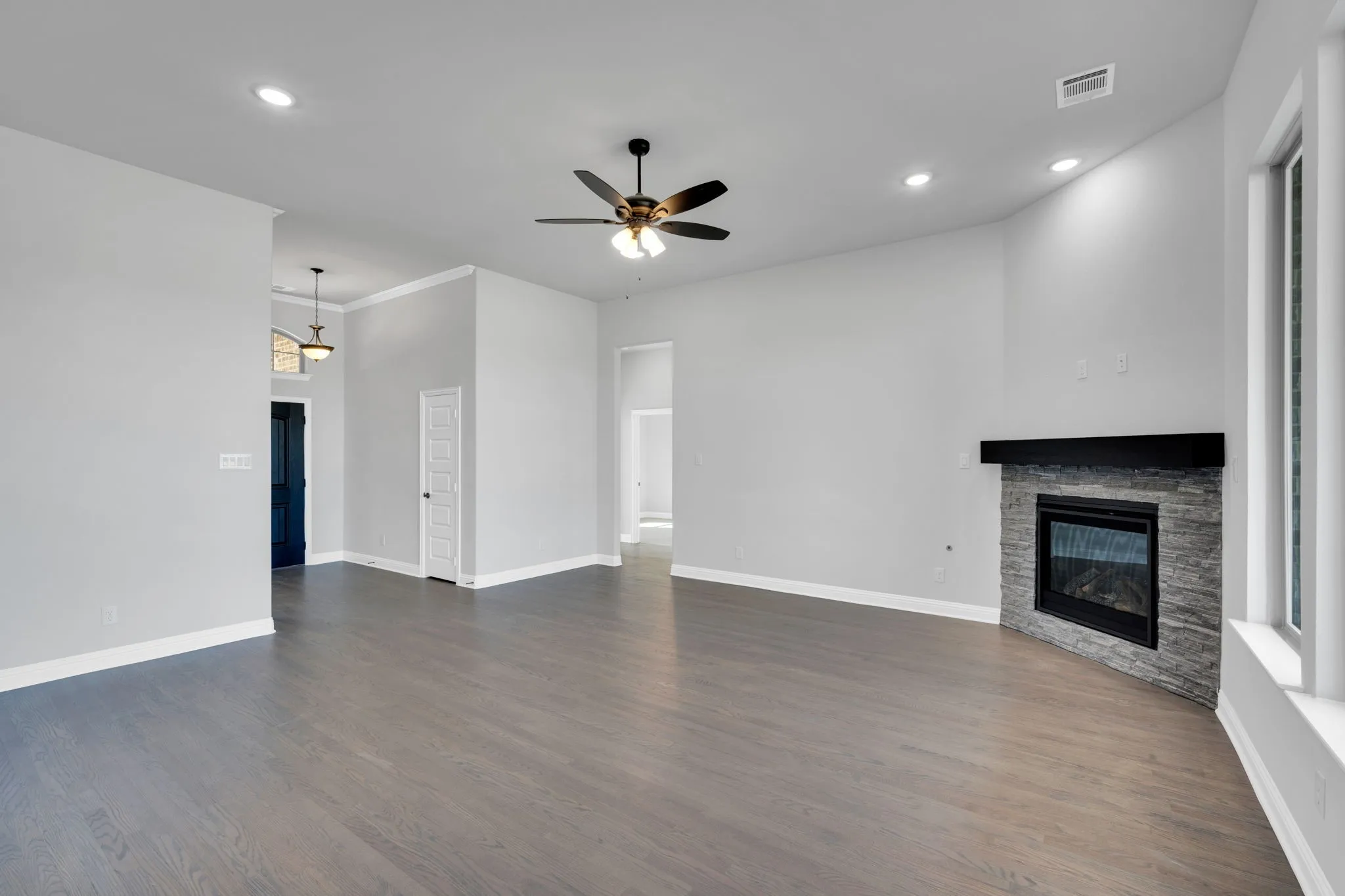 Single Family Residence For Sale in Ellis County , 128 Lila Lake Drive, Waxahachie, Texas 75165, 4 Bedroom, 2 Bathroom, 3 Garage spaces, 2,161 Sqft, built in 2025, New Construction - Complete, mls#21201354, Real Estate Agent in Waxahachie, Homes For Sale in Ellis county, Homes For Sale in Waxahachie, Realtor in Waxahachie Texas, Real Estate Brokerage Independent Realty Texas, Luminita Cordes Realtor
