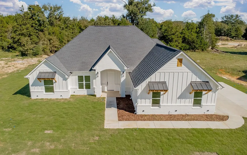 Single Family Residence For Sale in Smith County , 13942 Cedar Vista Lane, Tyler, Texas 75704, 4 Bedroom, 3 Bathroom, 3 Garage spaces, 2,387 Sqft, built in 2025, New Construction - Complete, mls#21203891, Real Estate Agent in Tyler, Homes For Sale in Smith county, Homes For Sale in Tyler, Realtor in Tyler Texas, Real Estate Brokerage Independent Realty Texas, Luminita Cordes Realtor