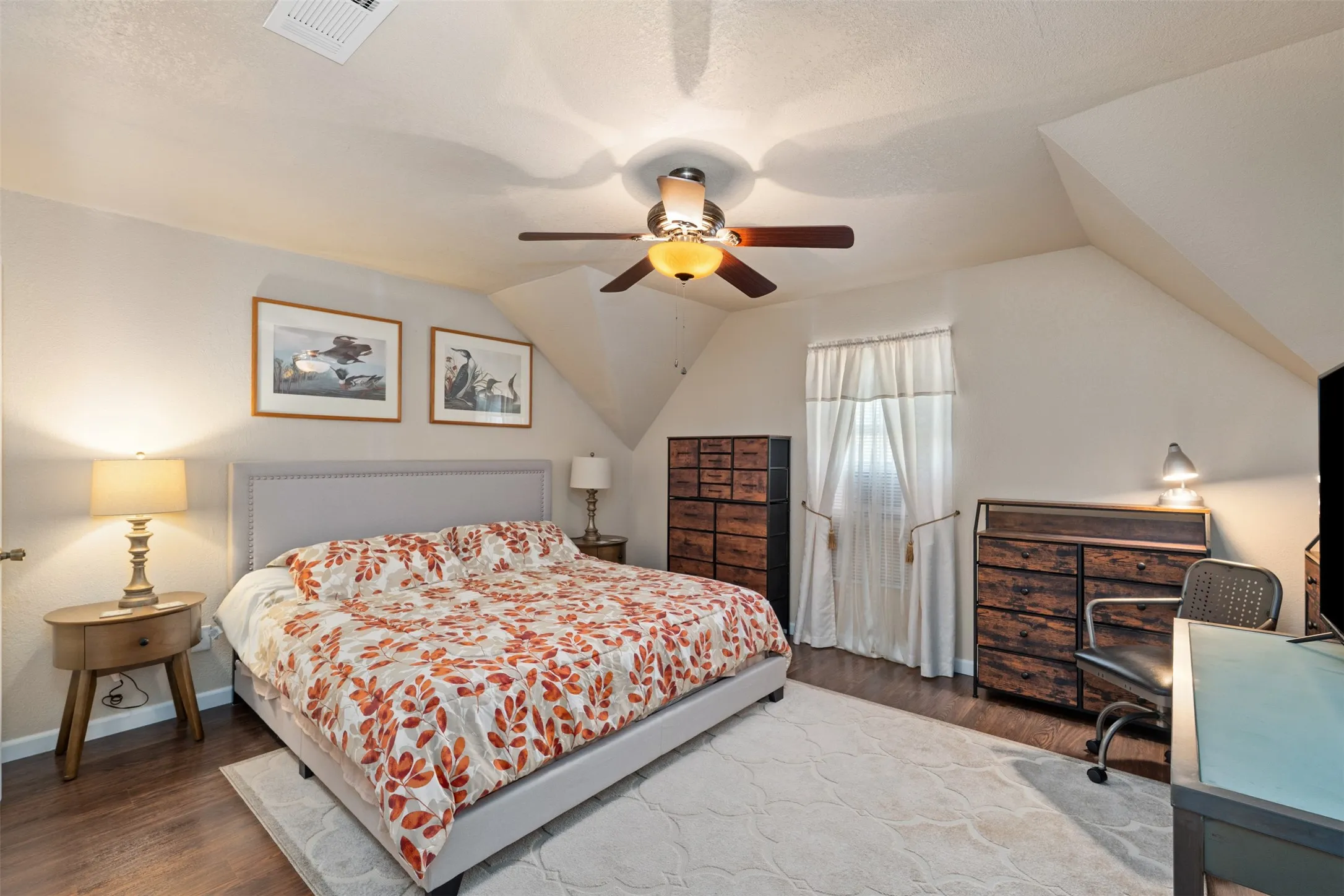 Single Family Residence For Sale in Johnson County , 6160 County Road 319, Alvarado, Texas 76009, 5 Bedroom, 5 Bathroom, 3 Garage spaces, 4,392 Sqft, built in 2008, Preowned, mls#21197443, Real Estate Agent in Alvarado, Homes For Sale in Johnson county, Homes For Sale in Alvarado, Realtor in Alvarado Texas, Real Estate Brokerage Independent Realty Texas, Luminita Cordes Realtor