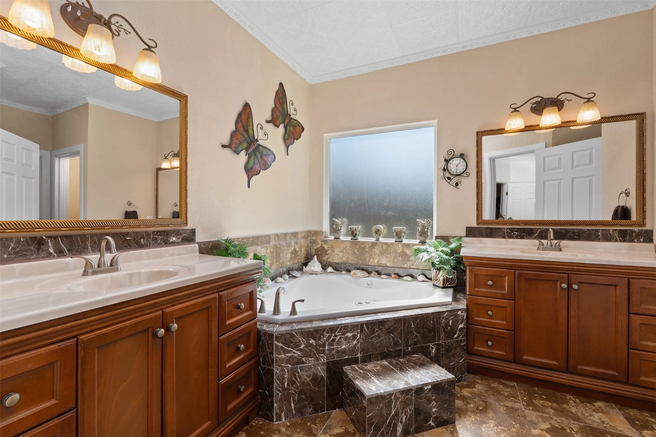 Single Family Residence For Sale in Johnson County , 6160 County Road 319, Alvarado, Texas 76009, 5 Bedroom, 5 Bathroom, 3 Garage spaces, 4,392 Sqft, built in 2008, Preowned, mls#21197443, Real Estate Agent in Alvarado, Homes For Sale in Johnson county, Homes For Sale in Alvarado, Realtor in Alvarado Texas, Real Estate Brokerage Independent Realty Texas, Luminita Cordes Realtor