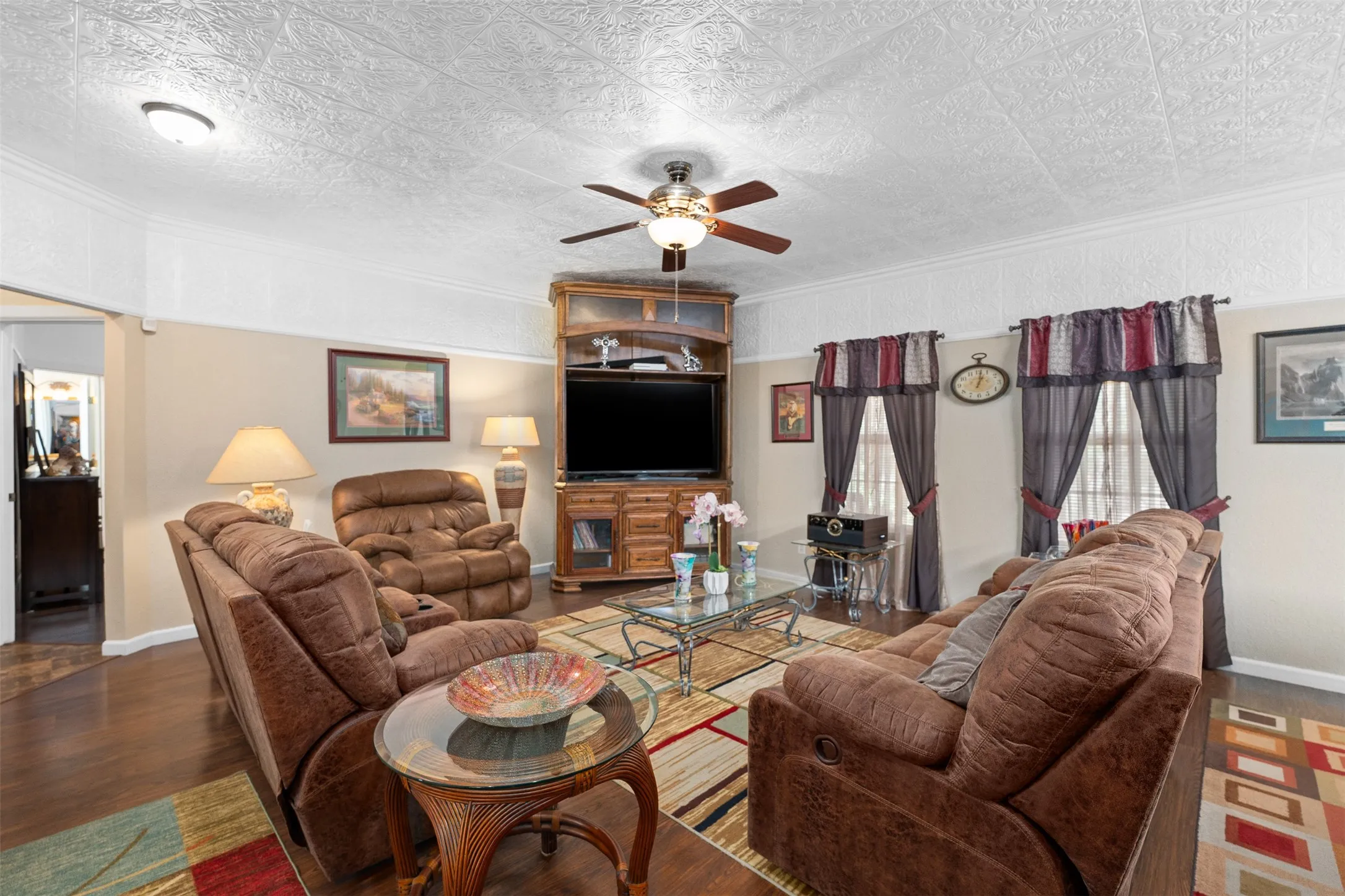 Single Family Residence For Sale in Johnson County , 6160 County Road 319, Alvarado, Texas 76009, 5 Bedroom, 5 Bathroom, 3 Garage spaces, 4,392 Sqft, built in 2008, Preowned, mls#21197443, Real Estate Agent in Alvarado, Homes For Sale in Johnson county, Homes For Sale in Alvarado, Realtor in Alvarado Texas, Real Estate Brokerage Independent Realty Texas, Luminita Cordes Realtor