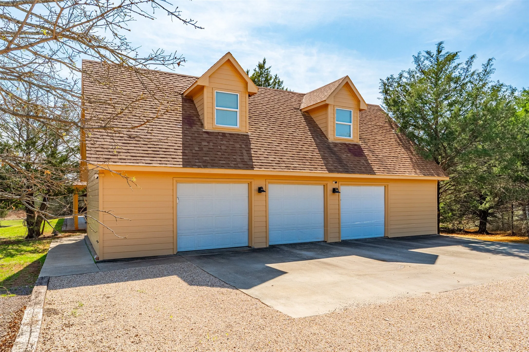 Single Family Residence For Sale in Johnson County , 6160 County Road 319, Alvarado, Texas 76009, 5 Bedroom, 5 Bathroom, 3 Garage spaces, 4,392 Sqft, built in 2008, Preowned, mls#21197443, Real Estate Agent in Alvarado, Homes For Sale in Johnson county, Homes For Sale in Alvarado, Realtor in Alvarado Texas, Real Estate Brokerage Independent Realty Texas, Luminita Cordes Realtor