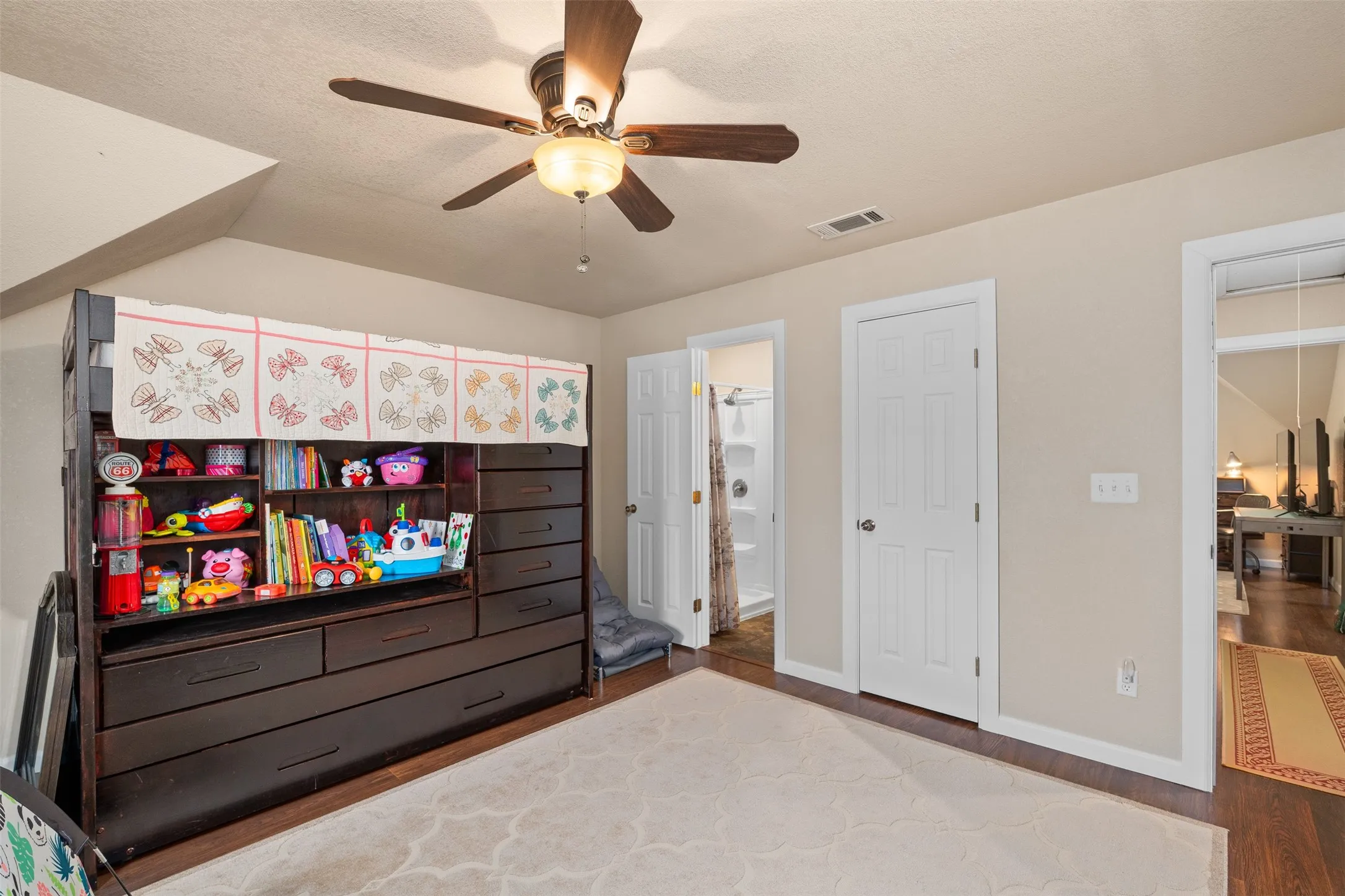 Single Family Residence For Sale in Johnson County , 6160 County Road 319, Alvarado, Texas 76009, 5 Bedroom, 5 Bathroom, 3 Garage spaces, 4,392 Sqft, built in 2008, Preowned, mls#21197443, Real Estate Agent in Alvarado, Homes For Sale in Johnson county, Homes For Sale in Alvarado, Realtor in Alvarado Texas, Real Estate Brokerage Independent Realty Texas, Luminita Cordes Realtor