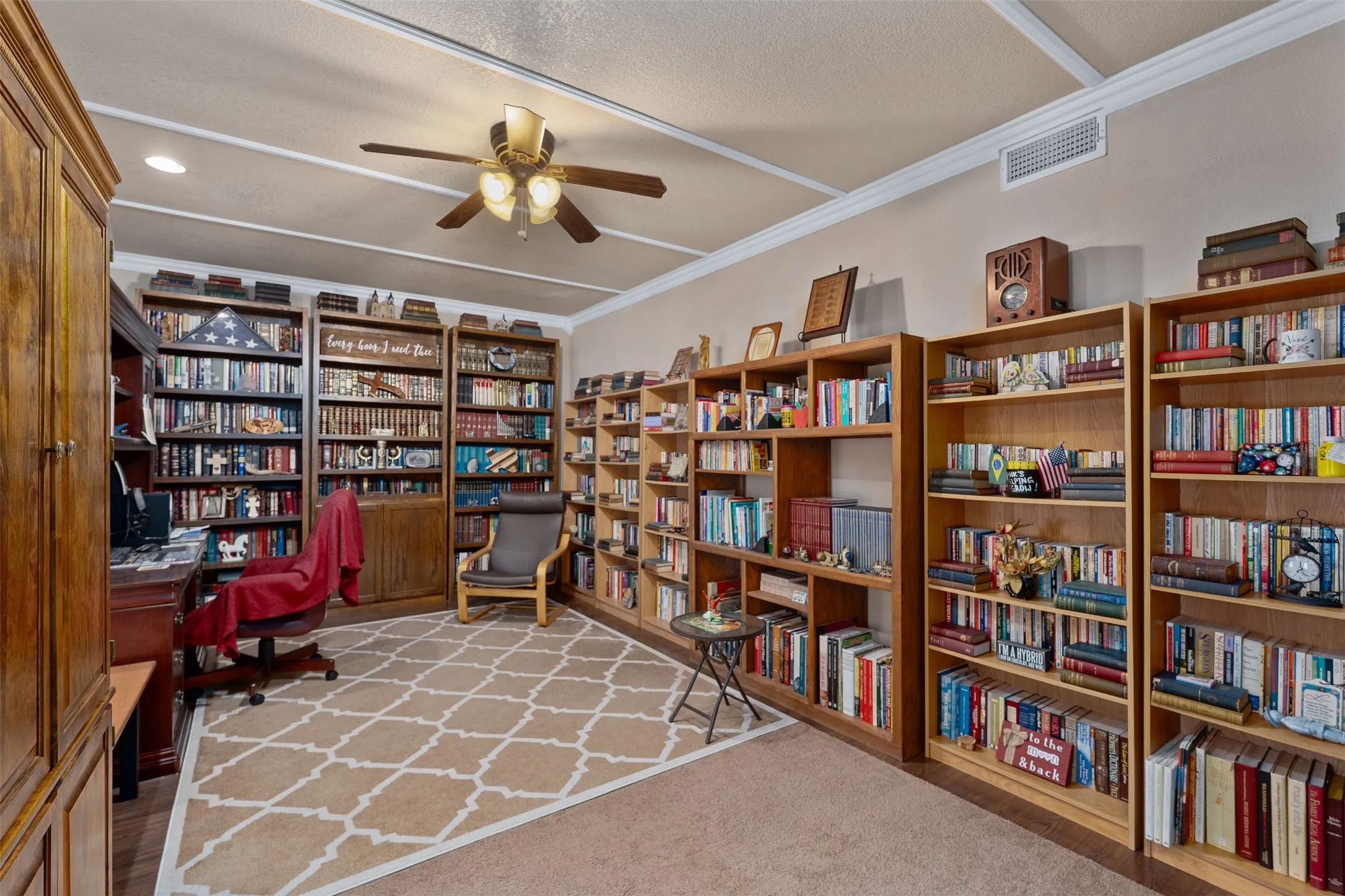 Single Family Residence For Sale in Johnson County , 6160 County Road 319, Alvarado, Texas 76009, 5 Bedroom, 5 Bathroom, 3 Garage spaces, 4,392 Sqft, built in 2008, Preowned, mls#21197443, Real Estate Agent in Alvarado, Homes For Sale in Johnson county, Homes For Sale in Alvarado, Realtor in Alvarado Texas, Real Estate Brokerage Independent Realty Texas, Luminita Cordes Realtor