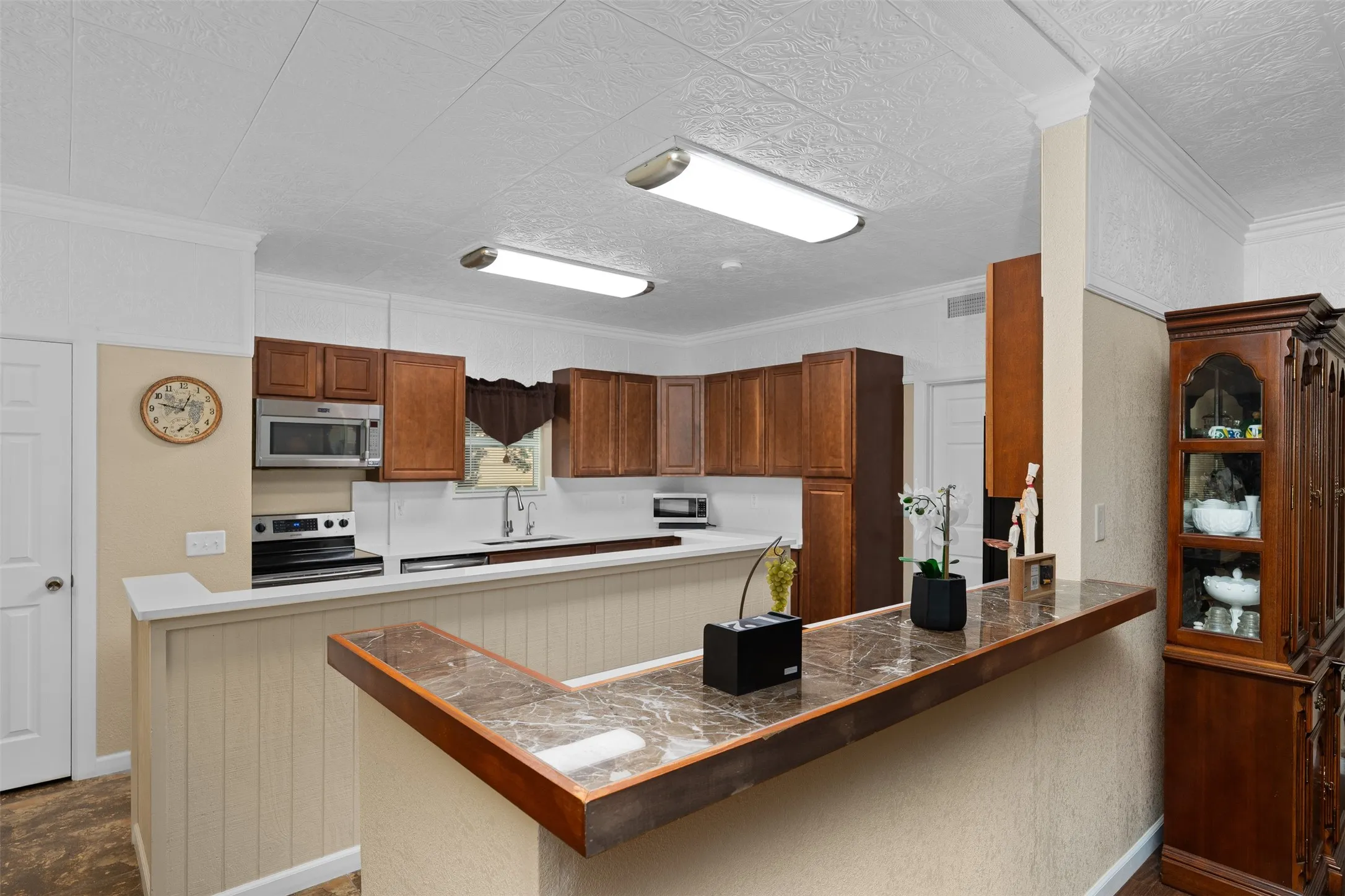 Single Family Residence For Sale in Johnson County , 6160 County Road 319, Alvarado, Texas 76009, 5 Bedroom, 5 Bathroom, 3 Garage spaces, 4,392 Sqft, built in 2008, Preowned, mls#21197443, Real Estate Agent in Alvarado, Homes For Sale in Johnson county, Homes For Sale in Alvarado, Realtor in Alvarado Texas, Real Estate Brokerage Independent Realty Texas, Luminita Cordes Realtor