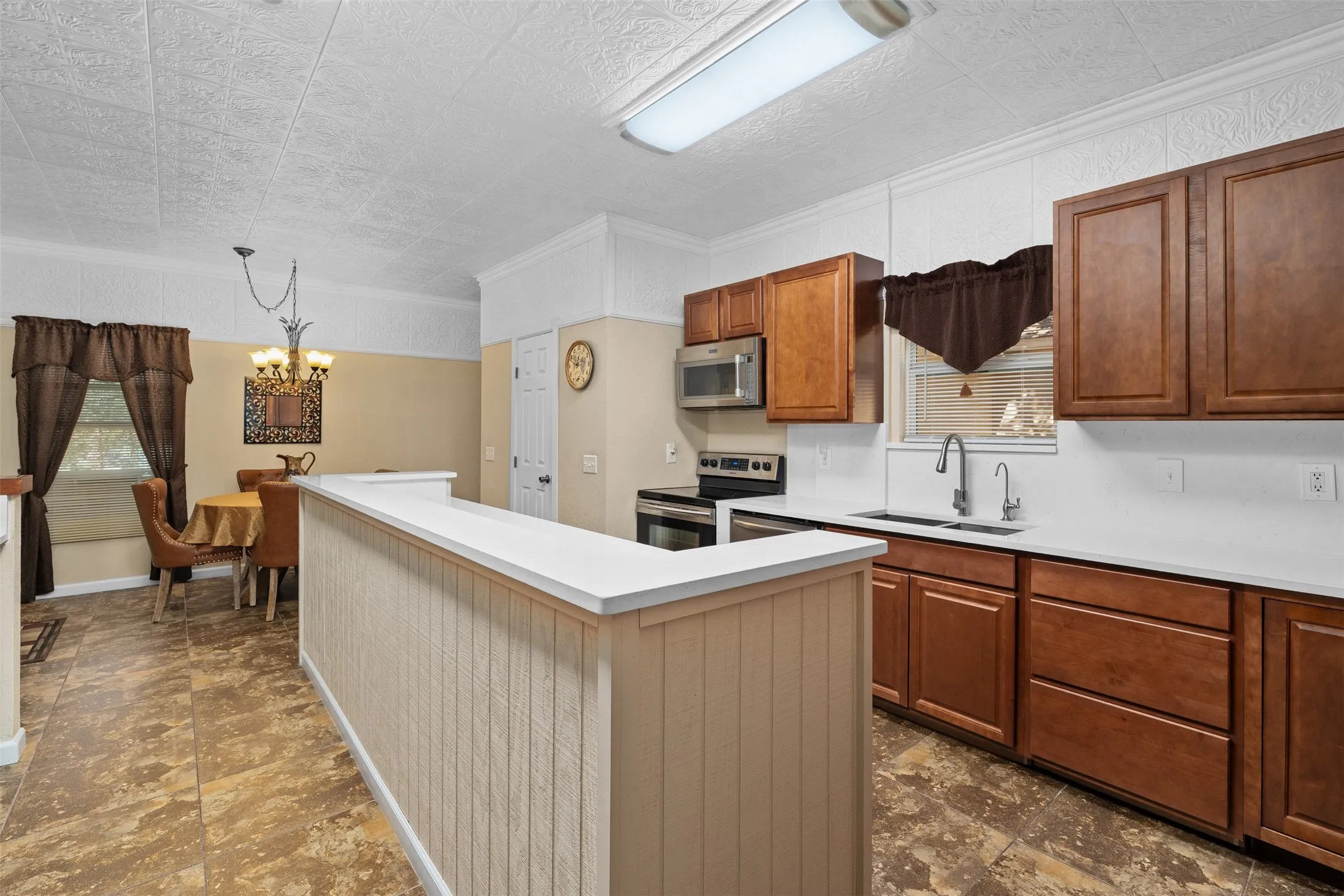 Single Family Residence For Sale in Johnson County , 6160 County Road 319, Alvarado, Texas 76009, 5 Bedroom, 5 Bathroom, 3 Garage spaces, 4,392 Sqft, built in 2008, Preowned, mls#21197443, Real Estate Agent in Alvarado, Homes For Sale in Johnson county, Homes For Sale in Alvarado, Realtor in Alvarado Texas, Real Estate Brokerage Independent Realty Texas, Luminita Cordes Realtor