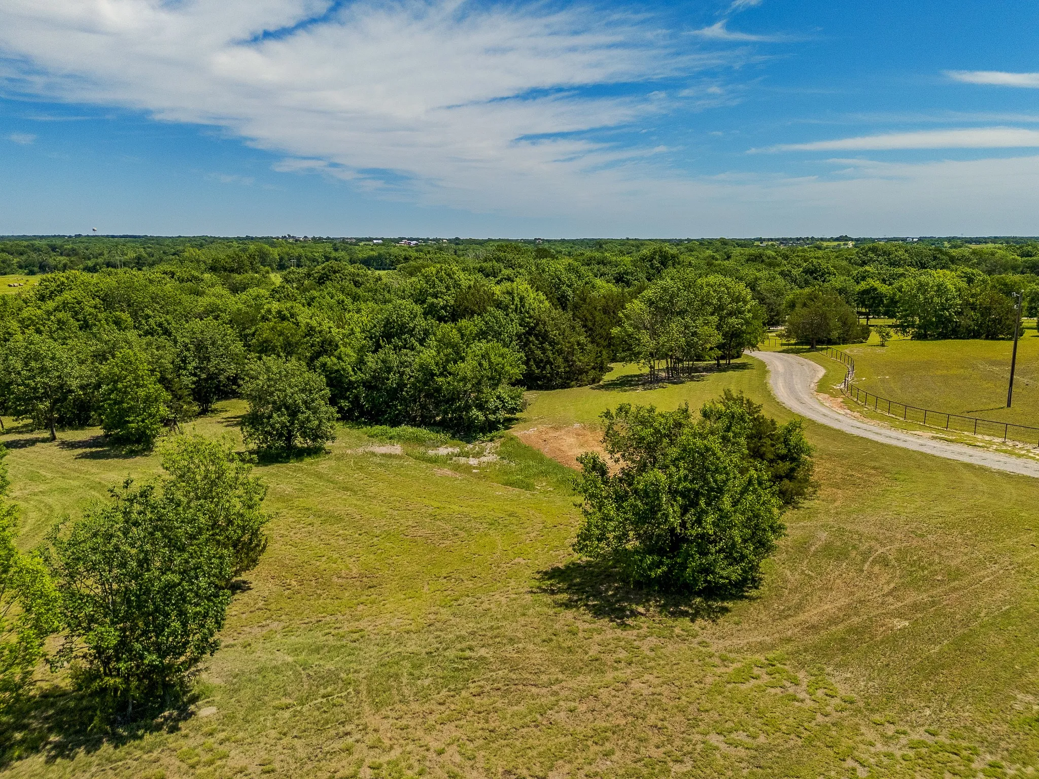 Single Family Residence For Sale in Grayson County , 1878 N Lincoln Park Road, Van Alstyne, Texas 75495, 3 Bedrooms, 3 Bathrooms, 2 Garage spaces, 2,153 Sqft, built in 2003, Preowned, Price $1,098,000, mls#21198483, Real Estate Agent in Van Alstyne, Homes For Sale in Grayson county, Homes For Sale in Van Alstyne, Realtor in Van Alstyne Texas, Real Estate Brokerage Independent Realty Texas, Luminita Cordes Realtor