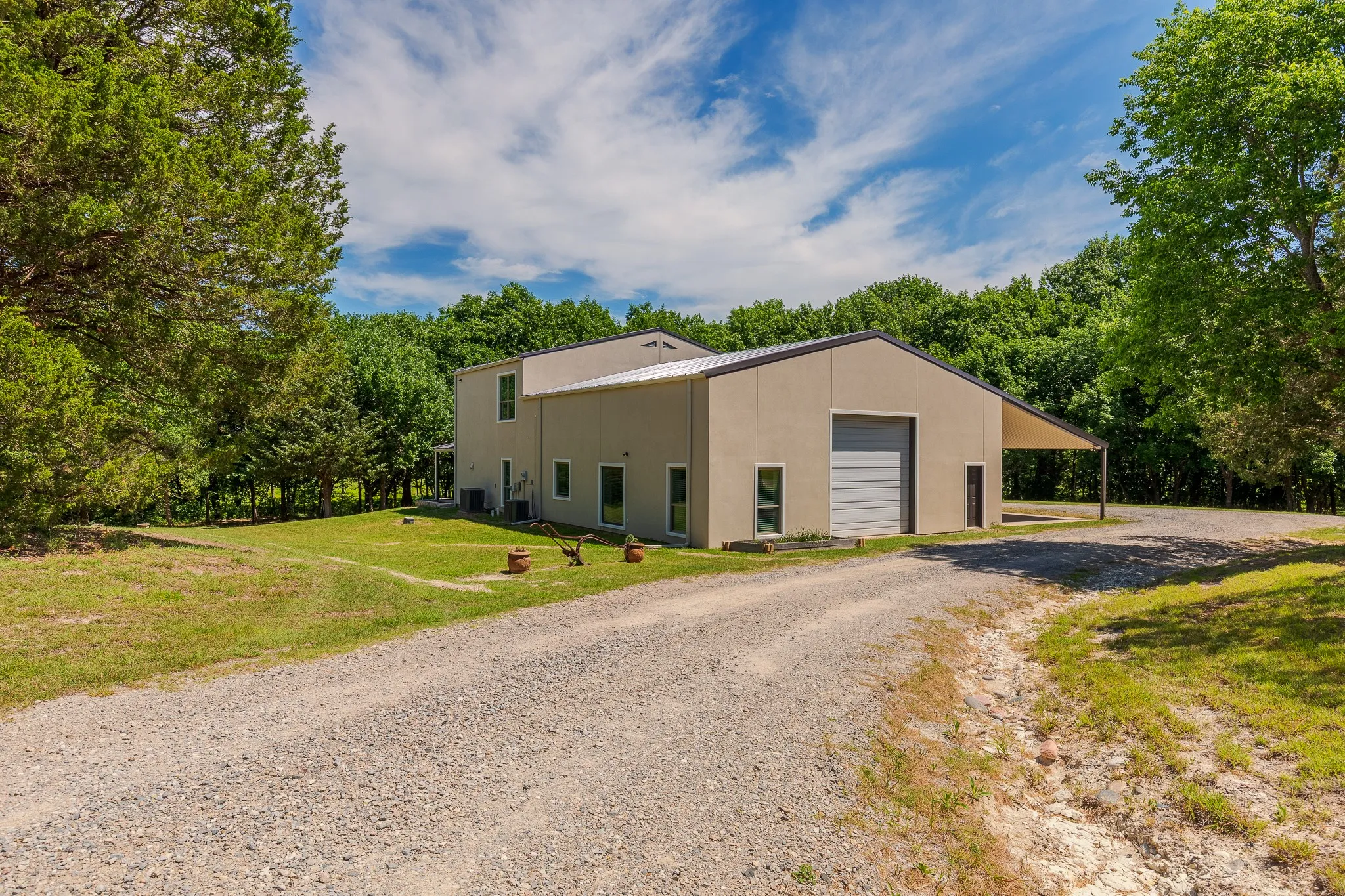 Single Family Residence For Sale in Grayson County , 1878 N Lincoln Park Road, Van Alstyne, Texas 75495, 3 Bedrooms, 3 Bathrooms, 2 Garage spaces, 2,153 Sqft, built in 2003, Preowned, Price $1,098,000, mls#21198483, Real Estate Agent in Van Alstyne, Homes For Sale in Grayson county, Homes For Sale in Van Alstyne, Realtor in Van Alstyne Texas, Real Estate Brokerage Independent Realty Texas, Luminita Cordes Realtor
