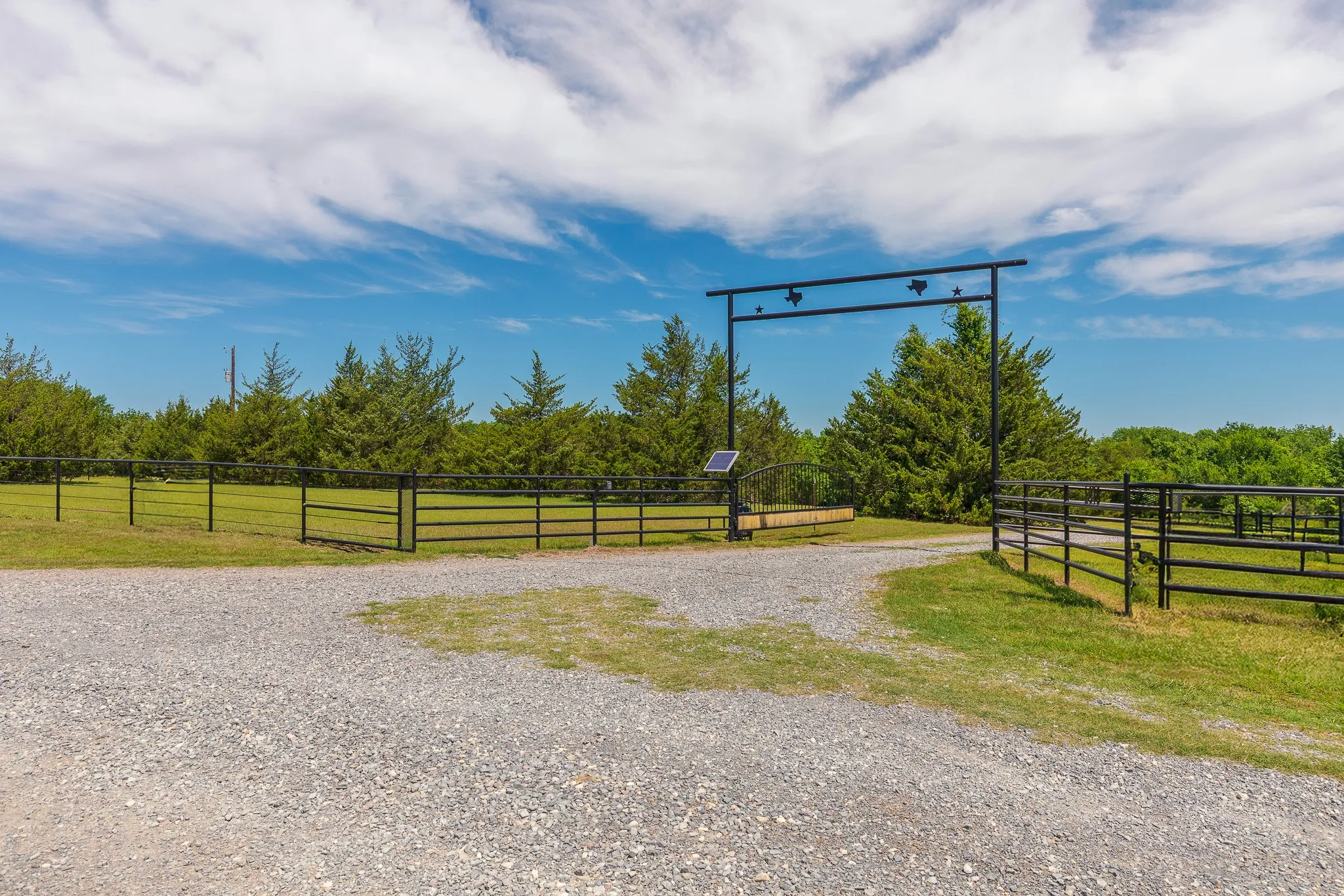 Single Family Residence For Sale in Grayson County , 1878 N Lincoln Park Road, Van Alstyne, Texas 75495, 3 Bedrooms, 3 Bathrooms, 2 Garage spaces, 2,153 Sqft, built in 2003, Preowned, Price $1,098,000, mls#21198483, Real Estate Agent in Van Alstyne, Homes For Sale in Grayson county, Homes For Sale in Van Alstyne, Realtor in Van Alstyne Texas, Real Estate Brokerage Independent Realty Texas, Luminita Cordes Realtor