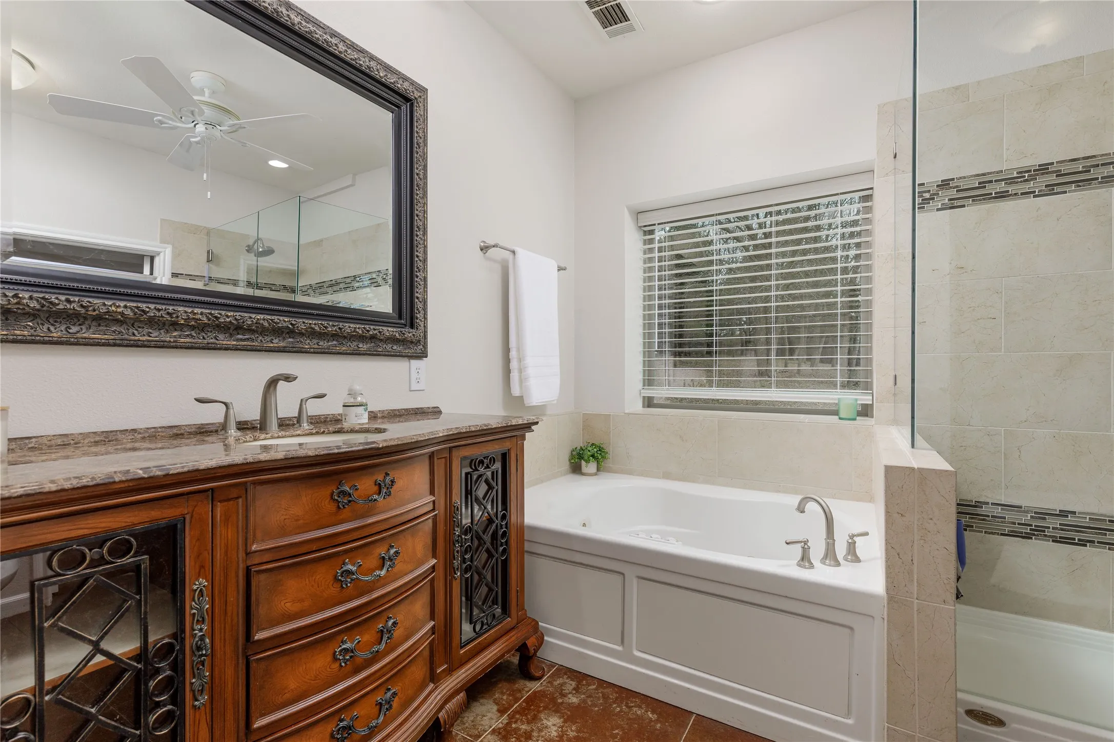 Single Family Residence For Sale in Grayson County , 1878 N Lincoln Park Road, Van Alstyne, Texas 75495, 3 Bedrooms, 3 Bathrooms, 2 Garage spaces, 2,153 Sqft, built in 2003, Preowned, Price $1,098,000, mls#21198483, Real Estate Agent in Van Alstyne, Homes For Sale in Grayson county, Homes For Sale in Van Alstyne, Realtor in Van Alstyne Texas, Real Estate Brokerage Independent Realty Texas, Luminita Cordes Realtor
