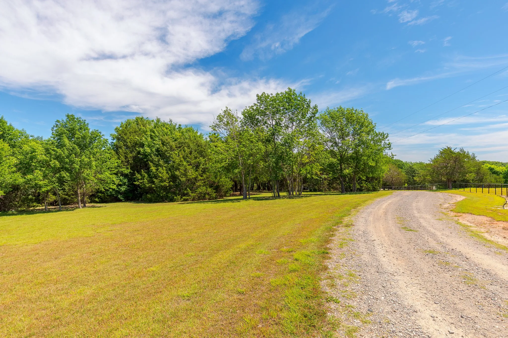 Single Family Residence For Sale in Grayson County , 1878 N Lincoln Park Road, Van Alstyne, Texas 75495, 3 Bedrooms, 3 Bathrooms, 2 Garage spaces, 2,153 Sqft, built in 2003, Preowned, Price $1,098,000, mls#21198483, Real Estate Agent in Van Alstyne, Homes For Sale in Grayson county, Homes For Sale in Van Alstyne, Realtor in Van Alstyne Texas, Real Estate Brokerage Independent Realty Texas, Luminita Cordes Realtor